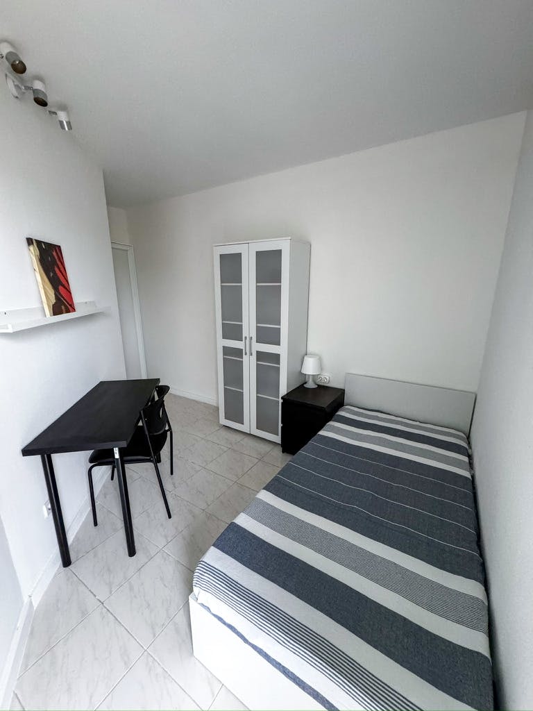 Private room for rent for €440 per month in Porto, Rua Dom Jerónimo de Azevedo