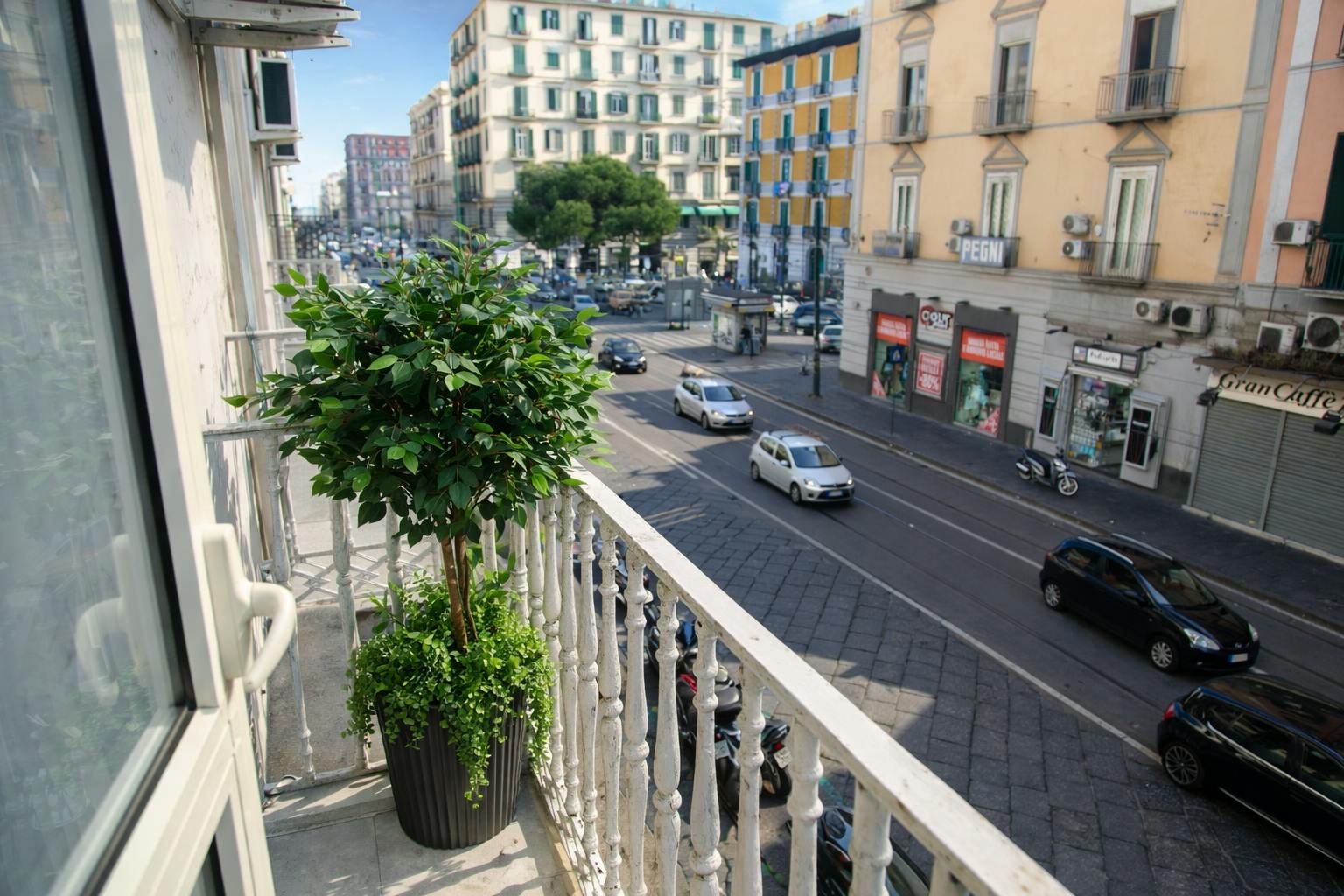 Studio for rent for €540 per month in Naples, Piazza Principe Umberto