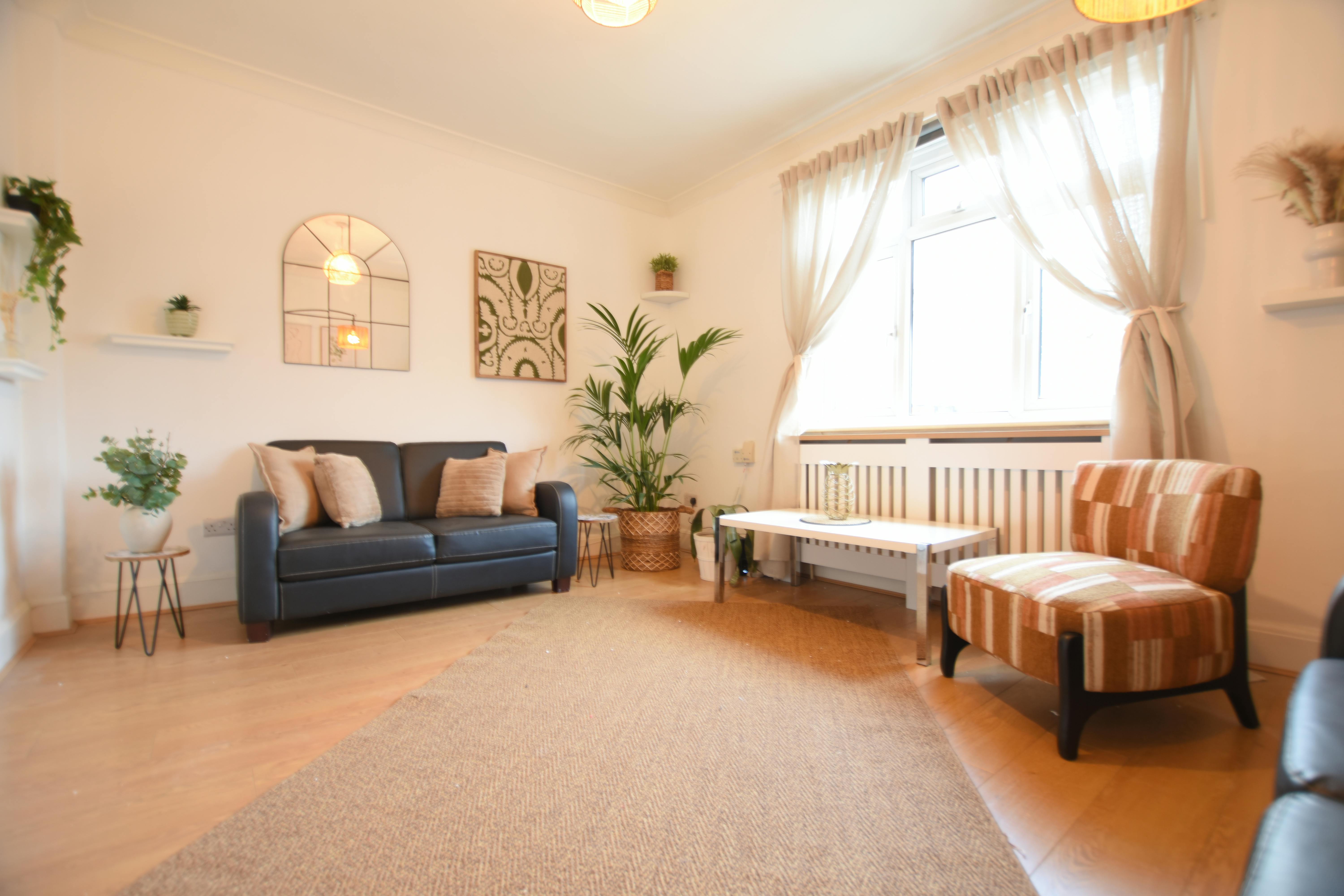 Apartment for rent for £3,450 per month in London, Parkway