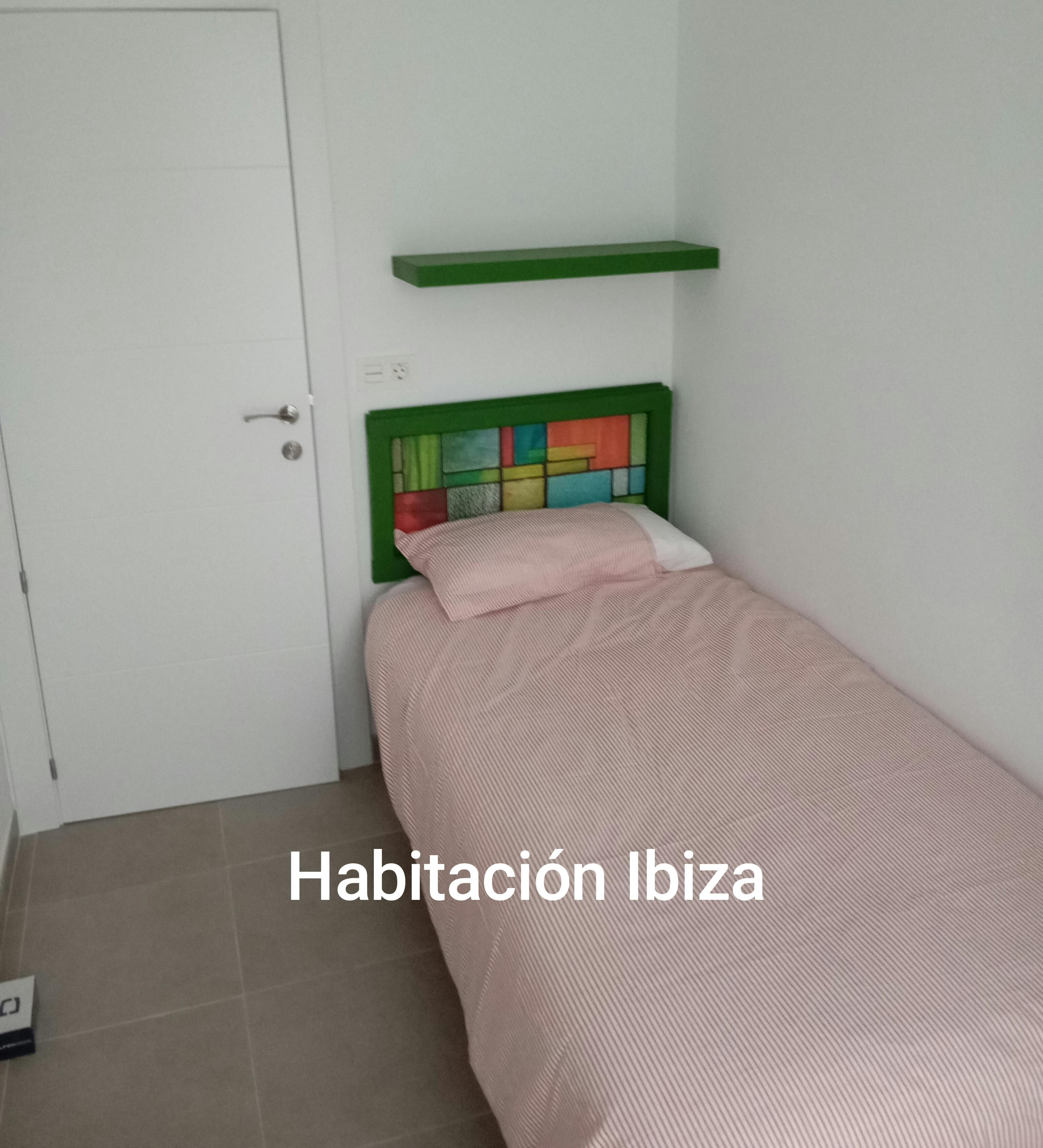 Double room Valladolid, 1 bed, 9m² — photo 10