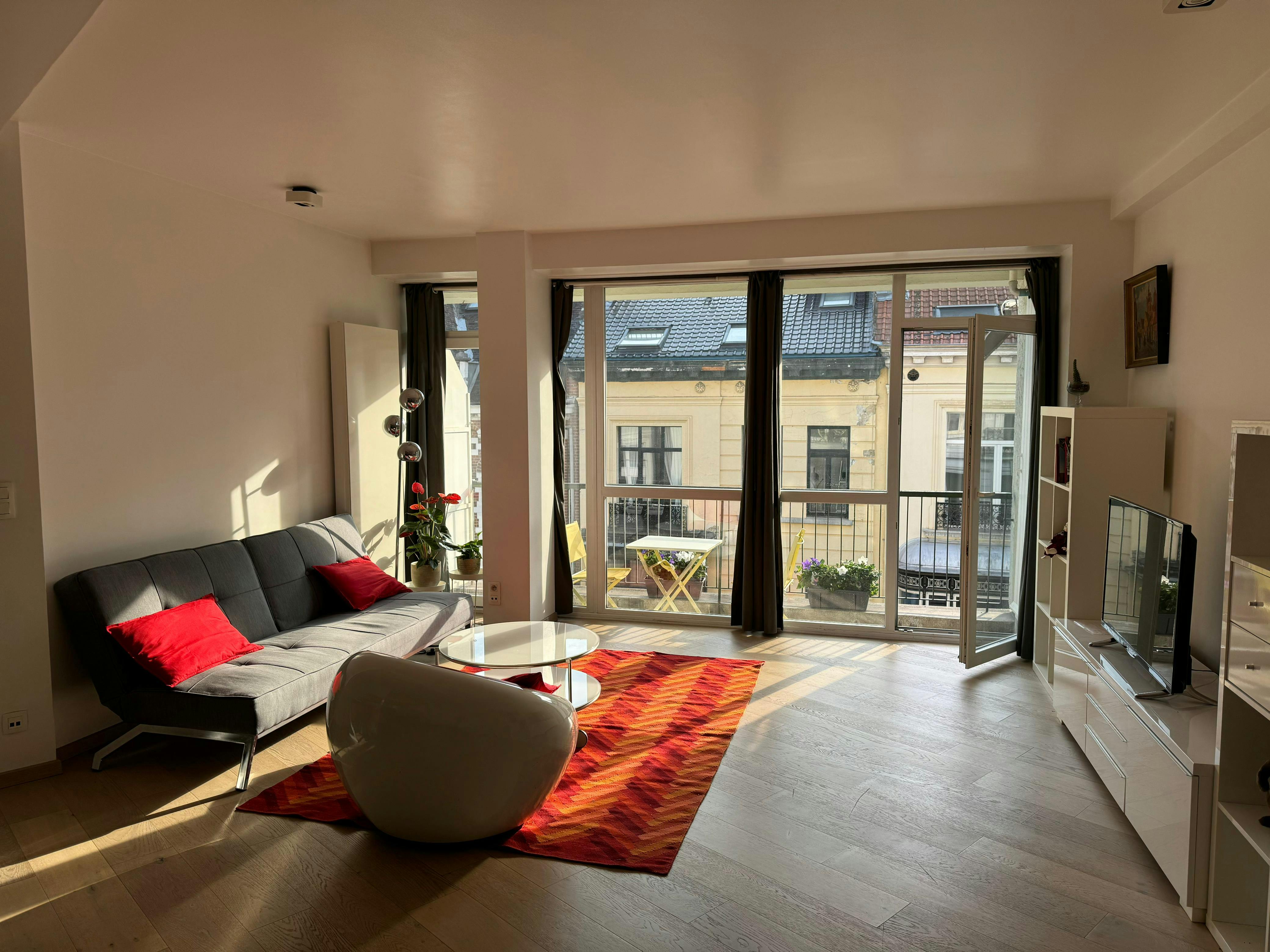 Apartment for rent for €1,550 per month in Brussels, Rue Royale