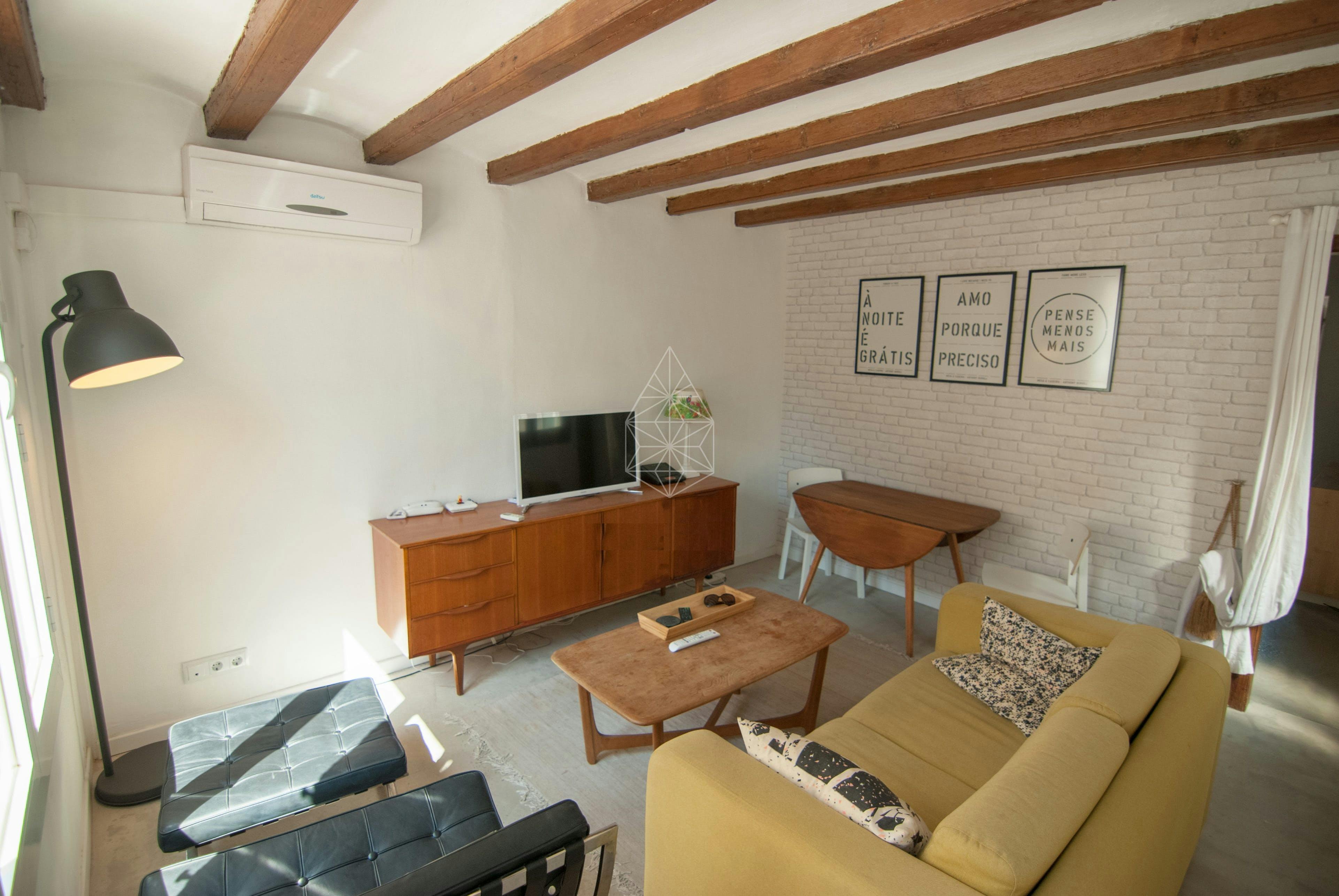 Apartment for rent for €1,500 per month in Barcelona, Carrer de Sardenya
