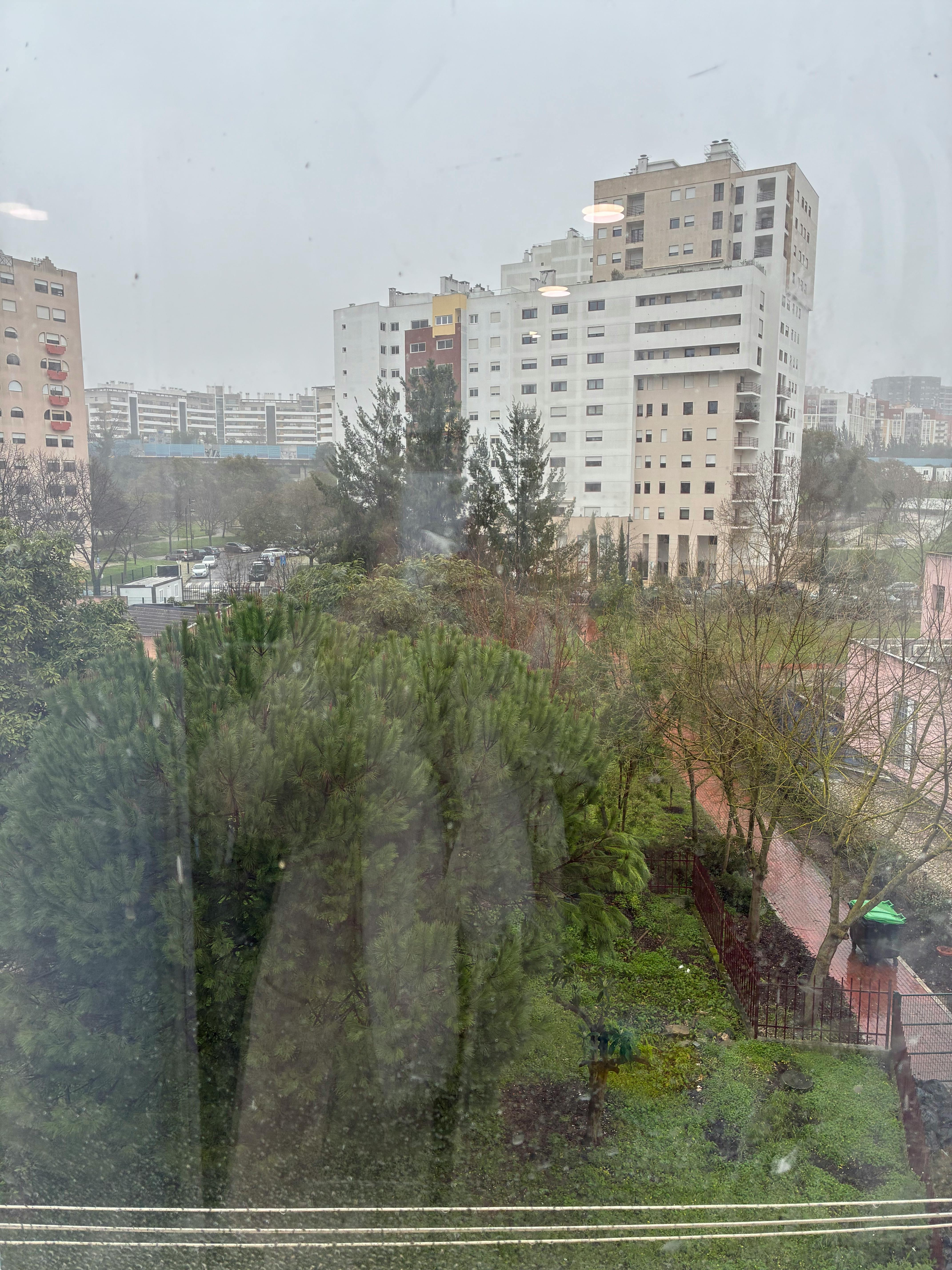 Apartment for rent for €2,500 per month in Lisbon, Estrada da Luz