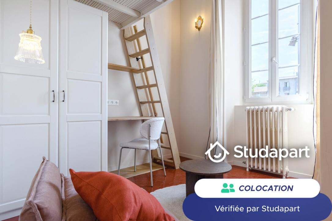Private room for rent for €680 per month in Gardanne, Cours de la République