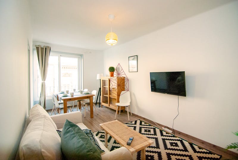 Apartment for rent for €684 per month in L'Hospitalet de Llobregat, Carrer Mas