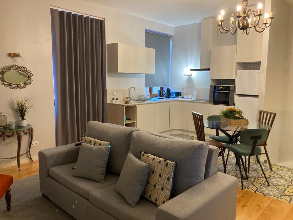 Apartment for rent for €1,000 per month in Porto, Rua da Senhora da Lapa