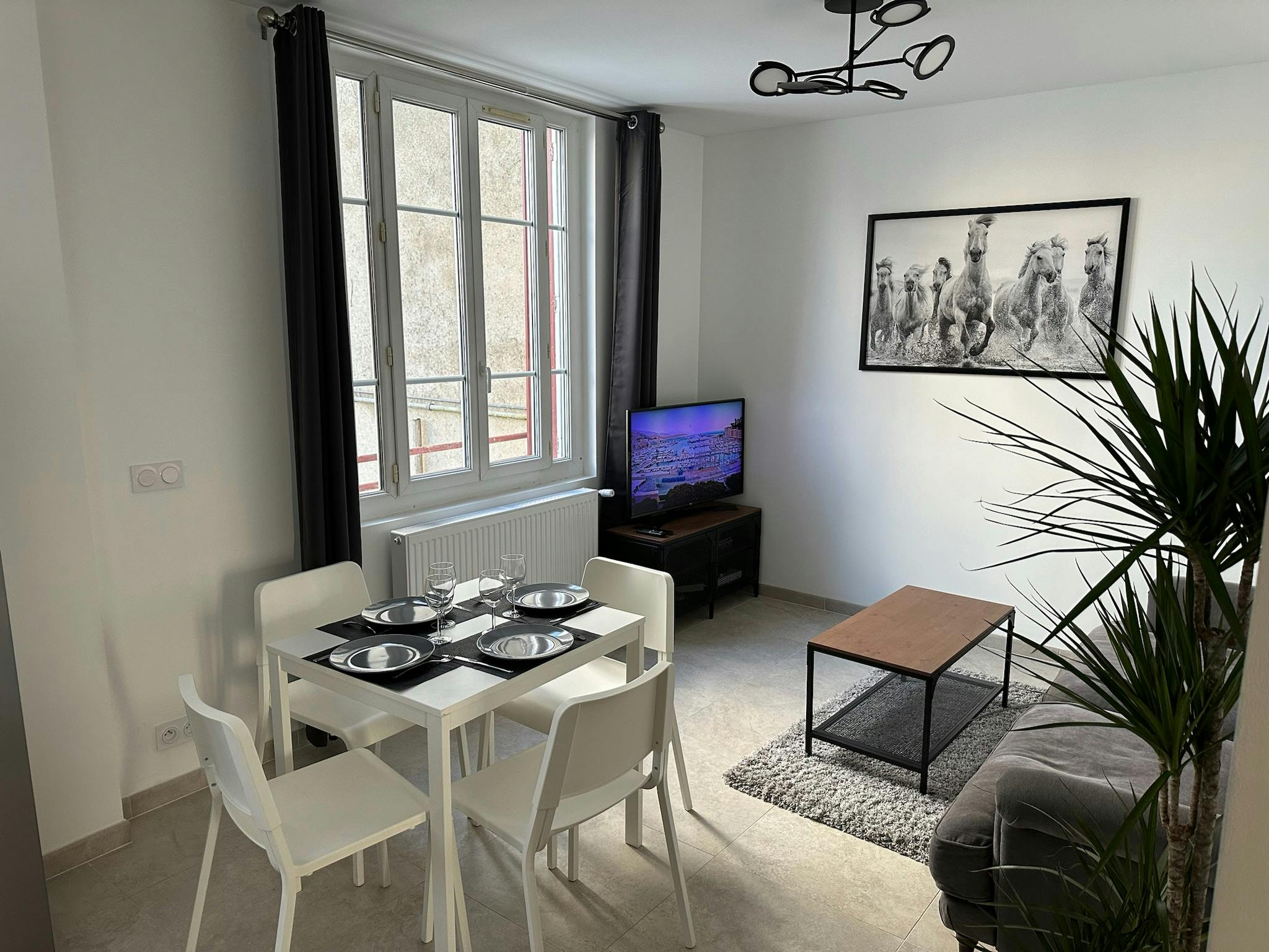 Building for rent for €2,280 per month in Villejuif, Rue Tolstoï