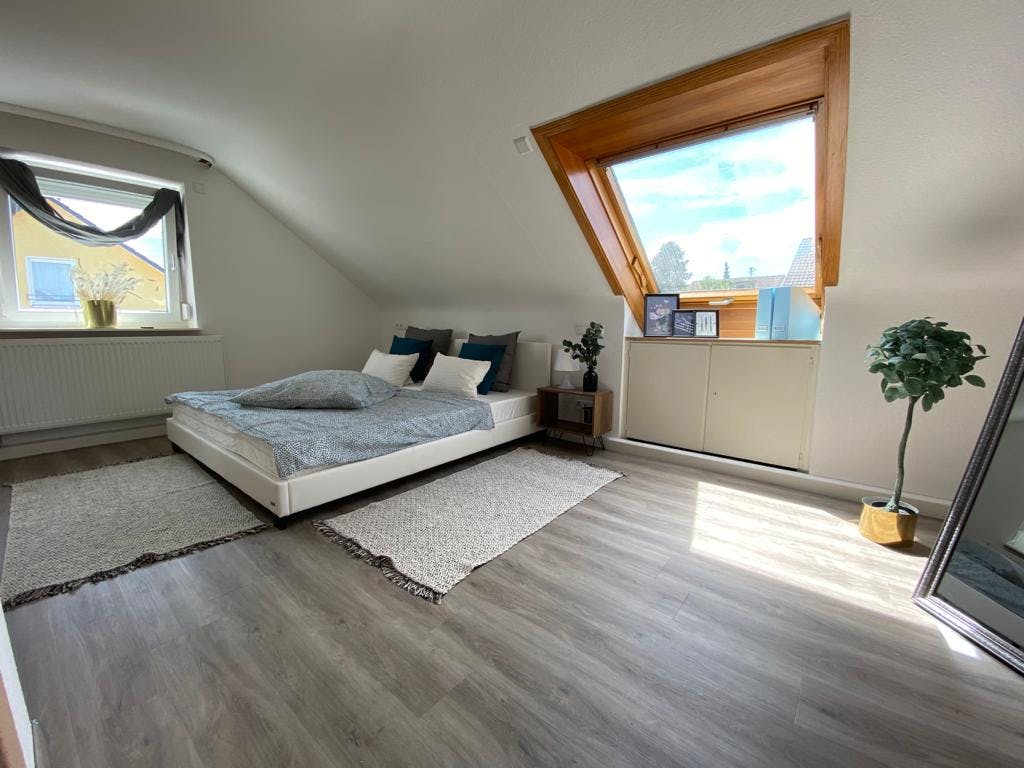 Apartment for rent for €1,200 per month in Esslingen, Kantstraße