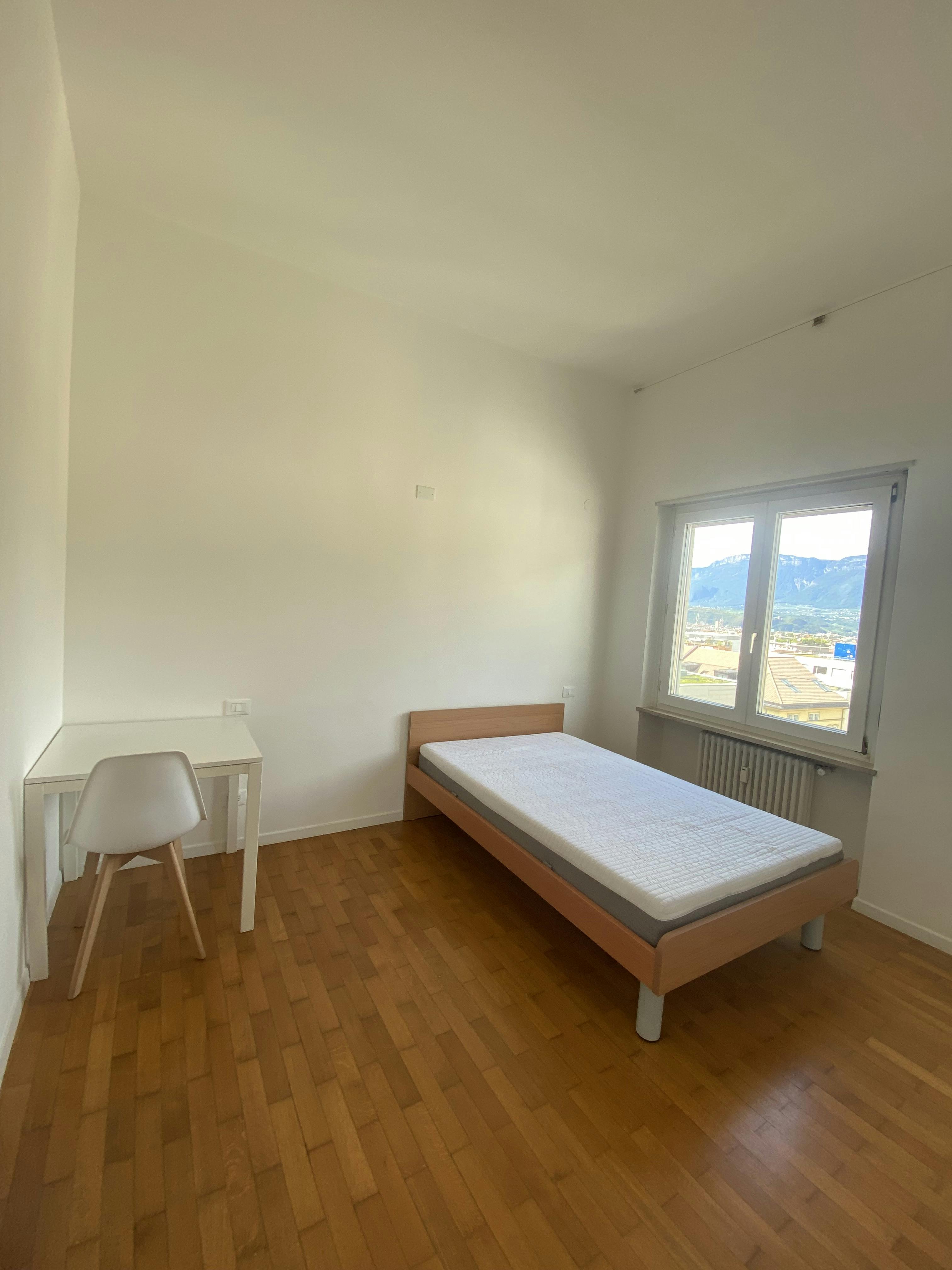 Chambre privée à louer pour 800 €/mois à Bolzano, Via Raffaello Sernesi
