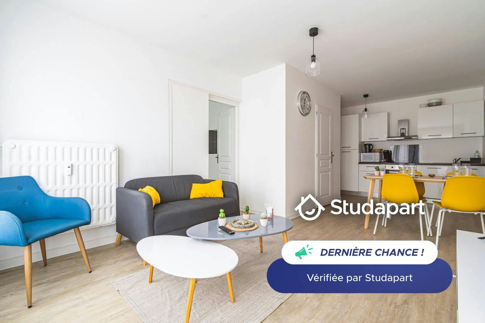 Apartment for rent for €1,900 per month in Reims, Rue Émile Zola