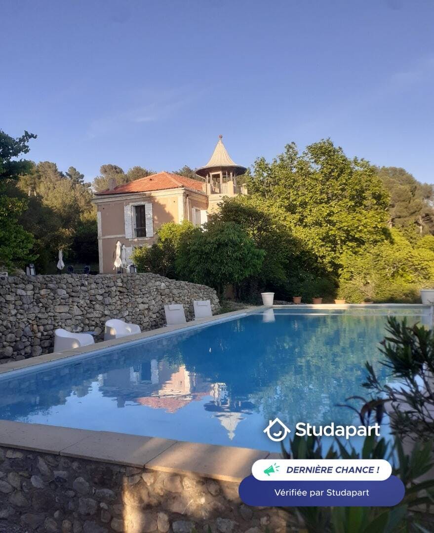 Apartment for rent for €650 per month in Aix-en-Provence, Chemin de Beauregard