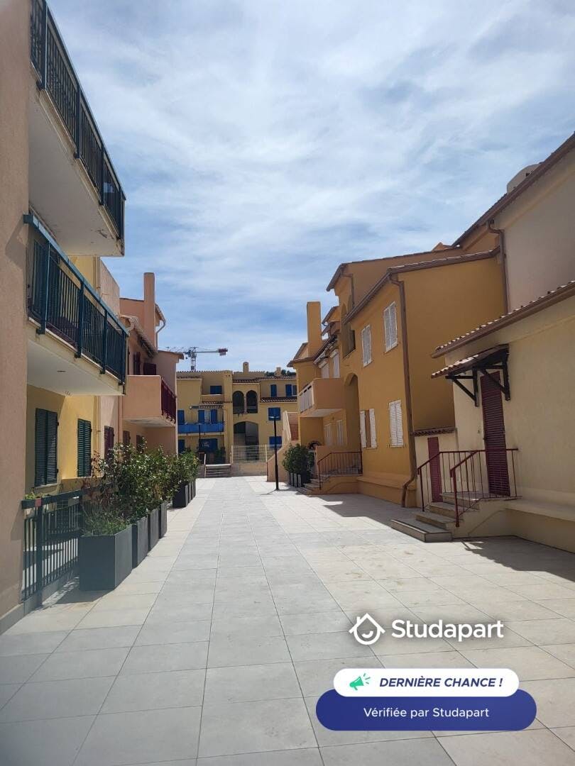 Wohnung zu mieten für 880 € pro Monat in Cavalaire-sur-Mer, Porto Di Mar