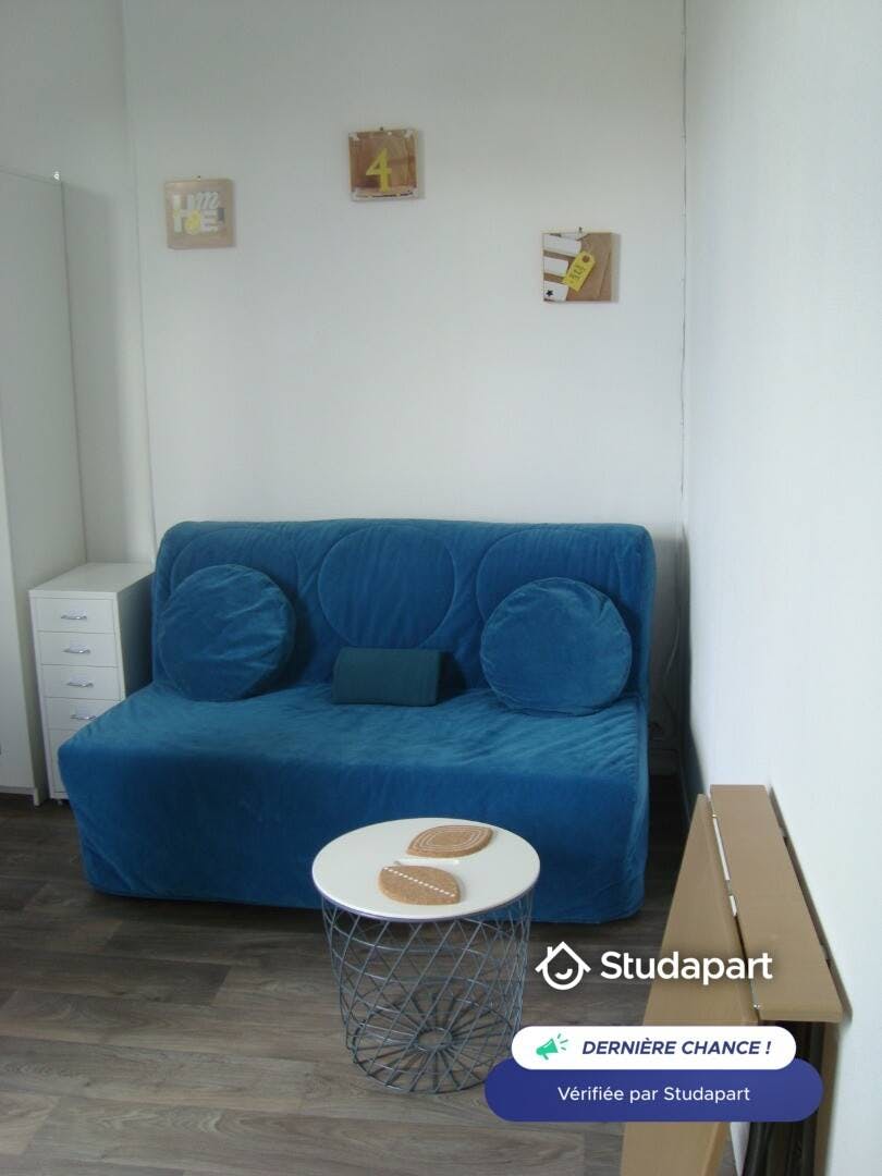 Apartment for rent for €600 per month in Clamart, Rue Chef de ville