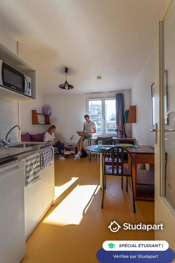 Private room for rent for €383 per month in Saint-Étienne, Rue Désiré Claude