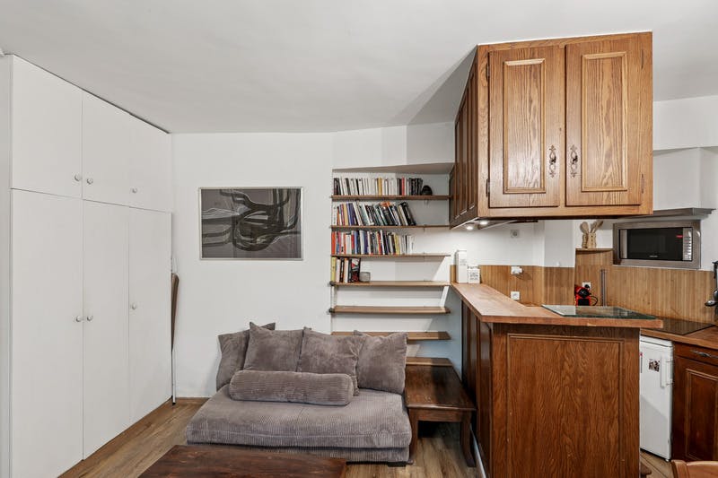 Apartment for rent for €1,500 per month in Paris, Rue Bargue