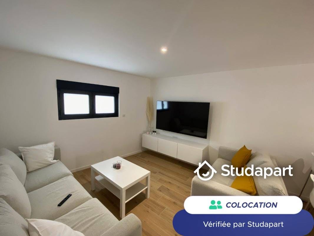 Private room for rent for €520 per month in Cenon, Rue Emile Combes