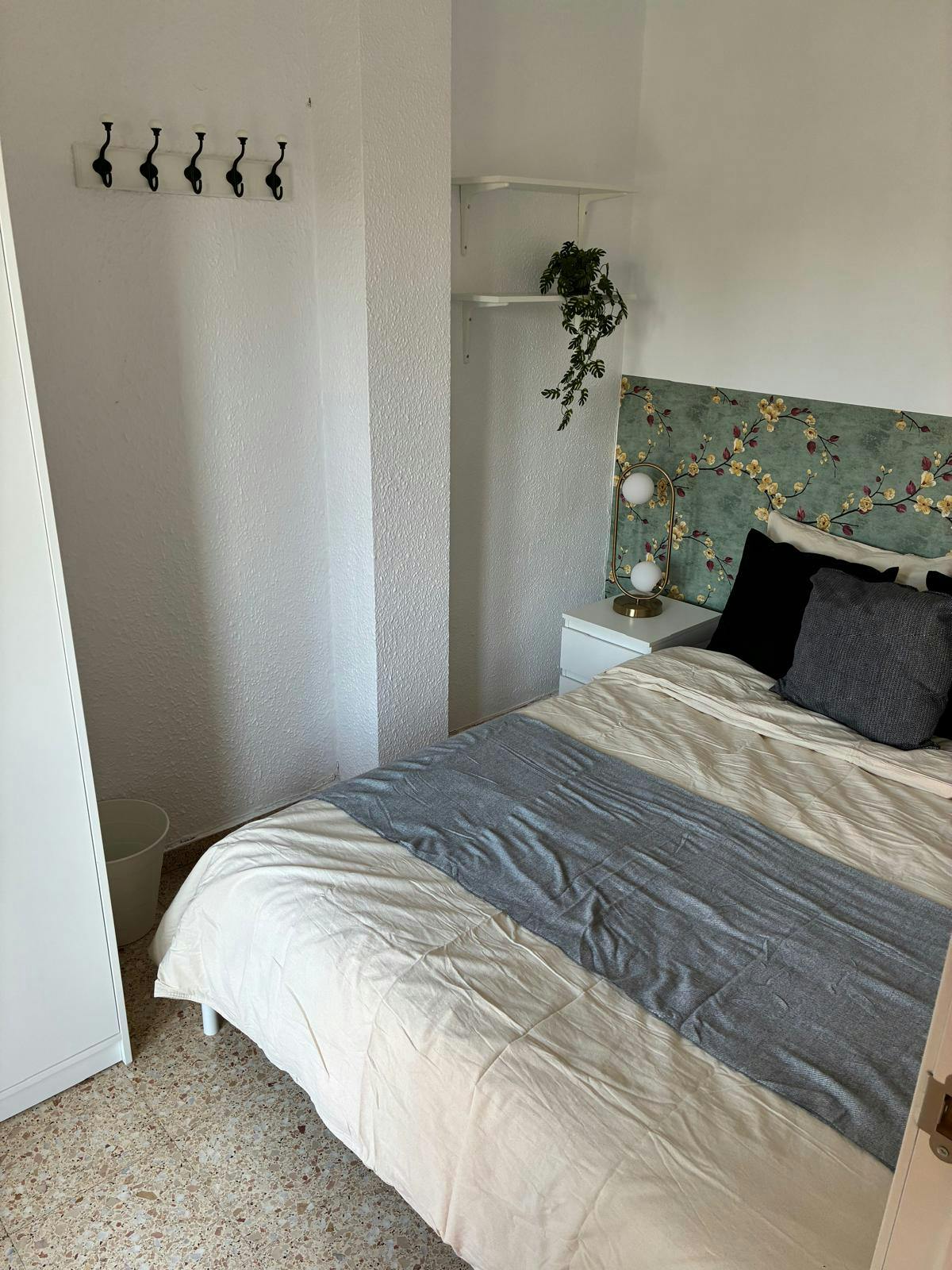 Single room Xirivella, 1 bed, 6m² — photo 2