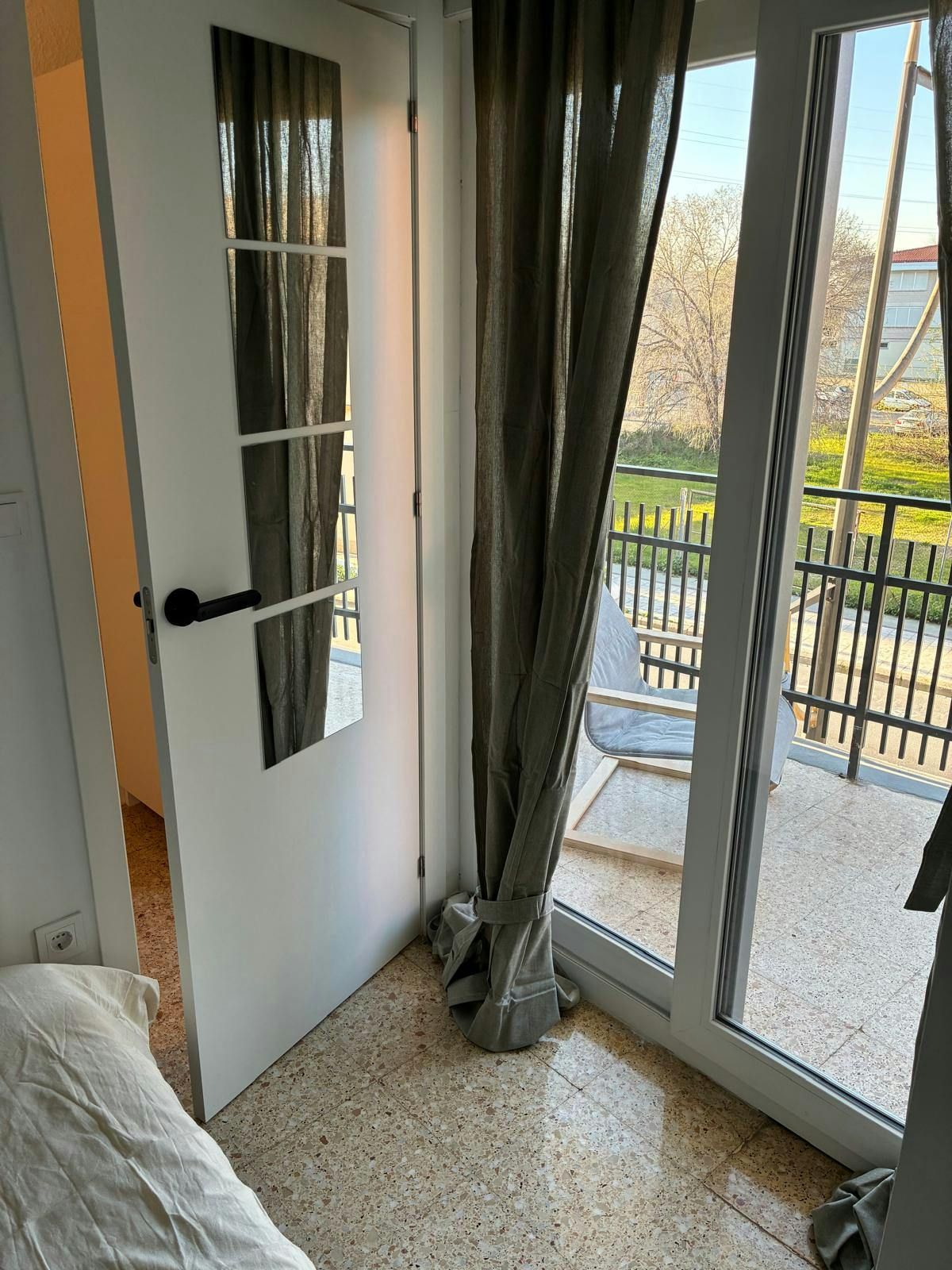Single room Xirivella, 1 bed, 6m² — photo 4