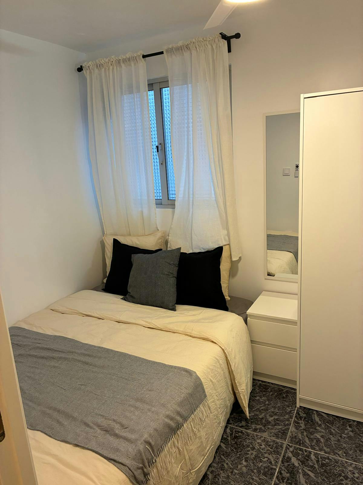 Single room Xirivella, 1 bed, 6m² — photo 2