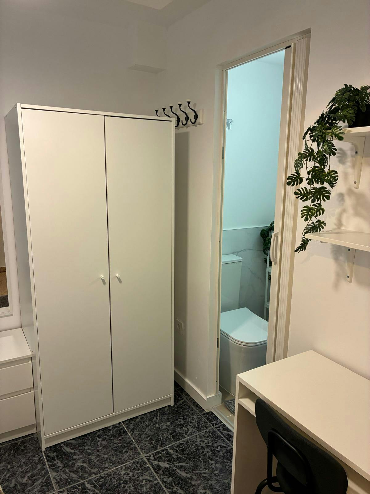 Single room Xirivella, 1 bed, 6m² — photo 4