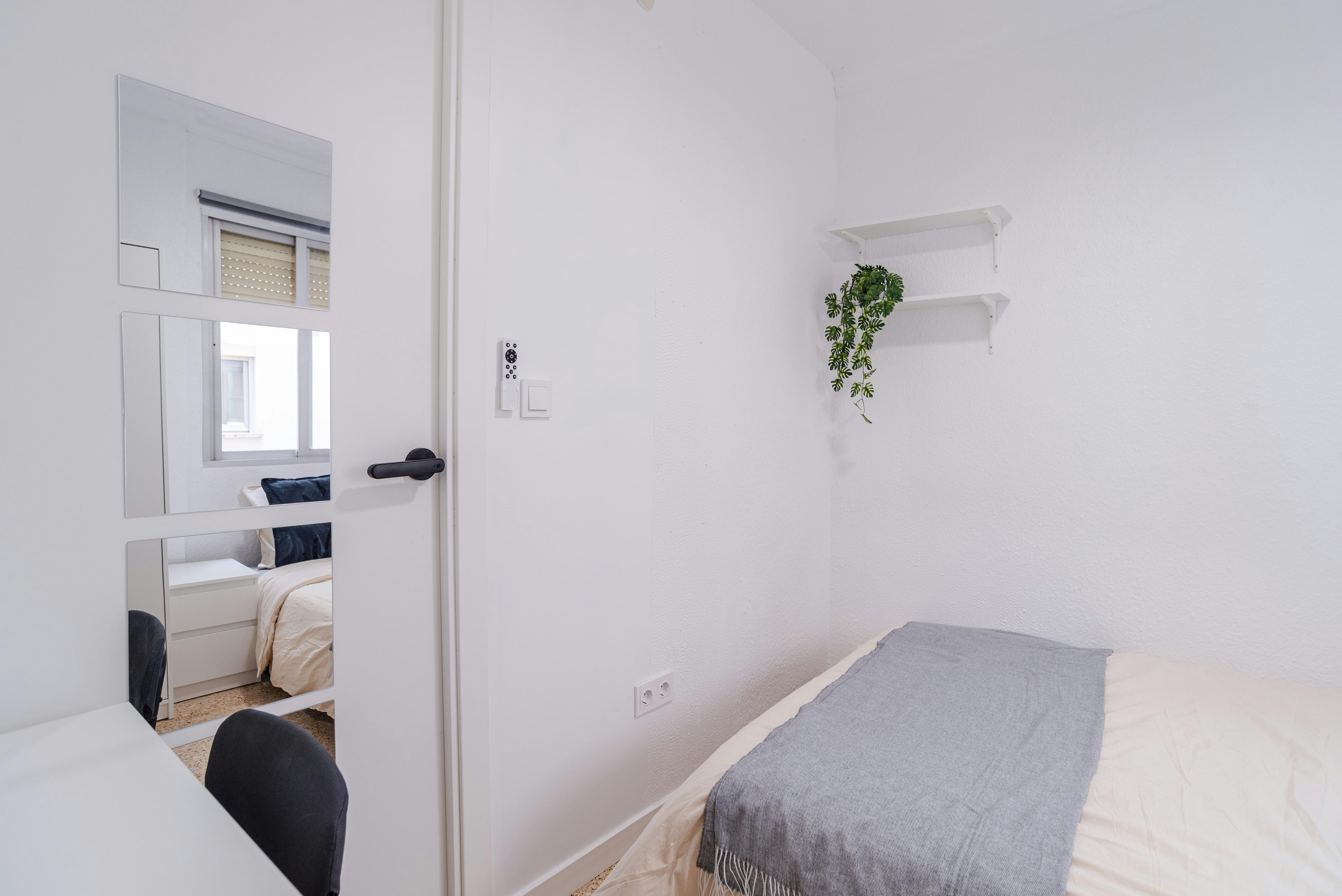 Single room Xirivella, 1 bed, 6m² — photo 22