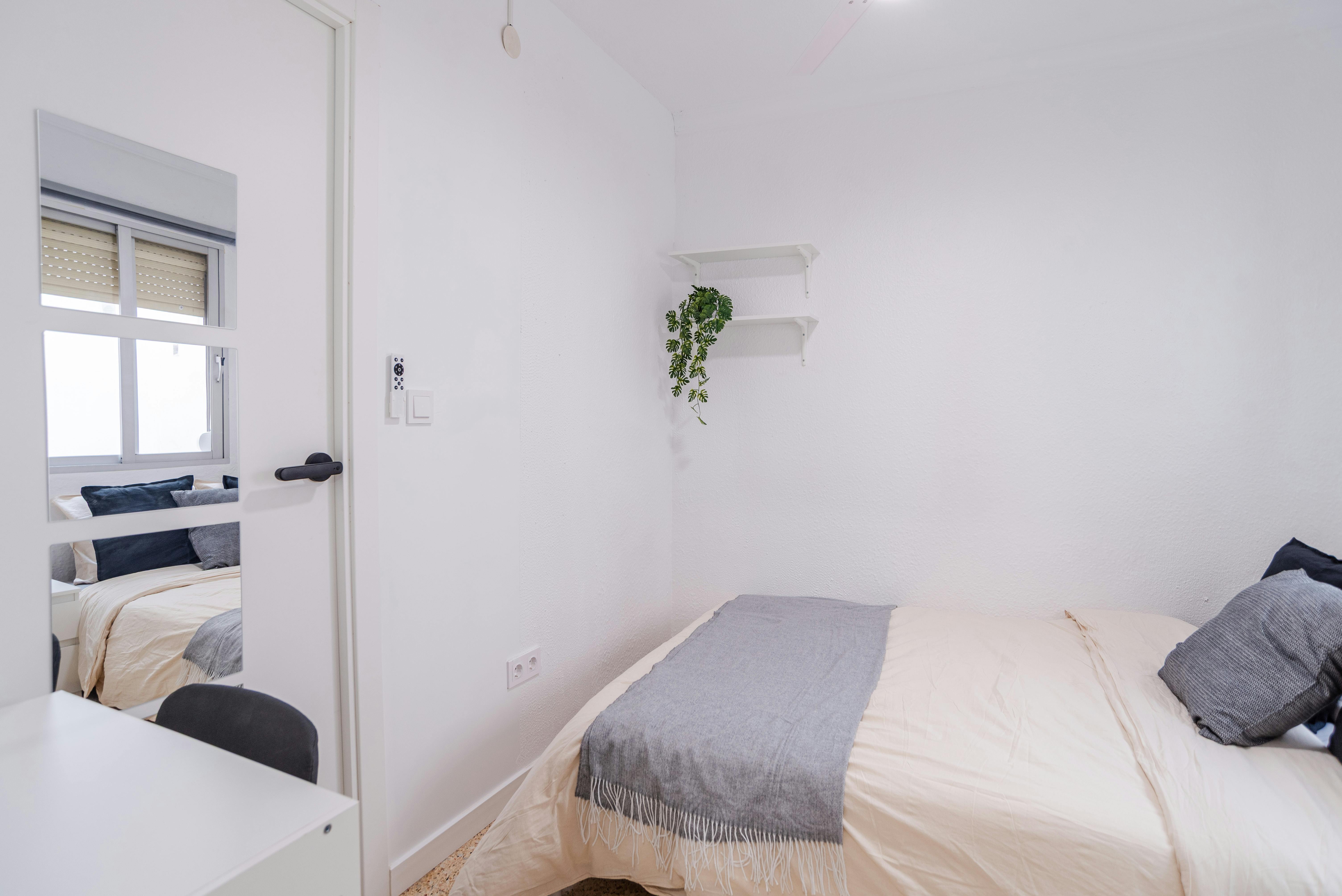 Single room Xirivella, 1 bed, 6m² — photo 23