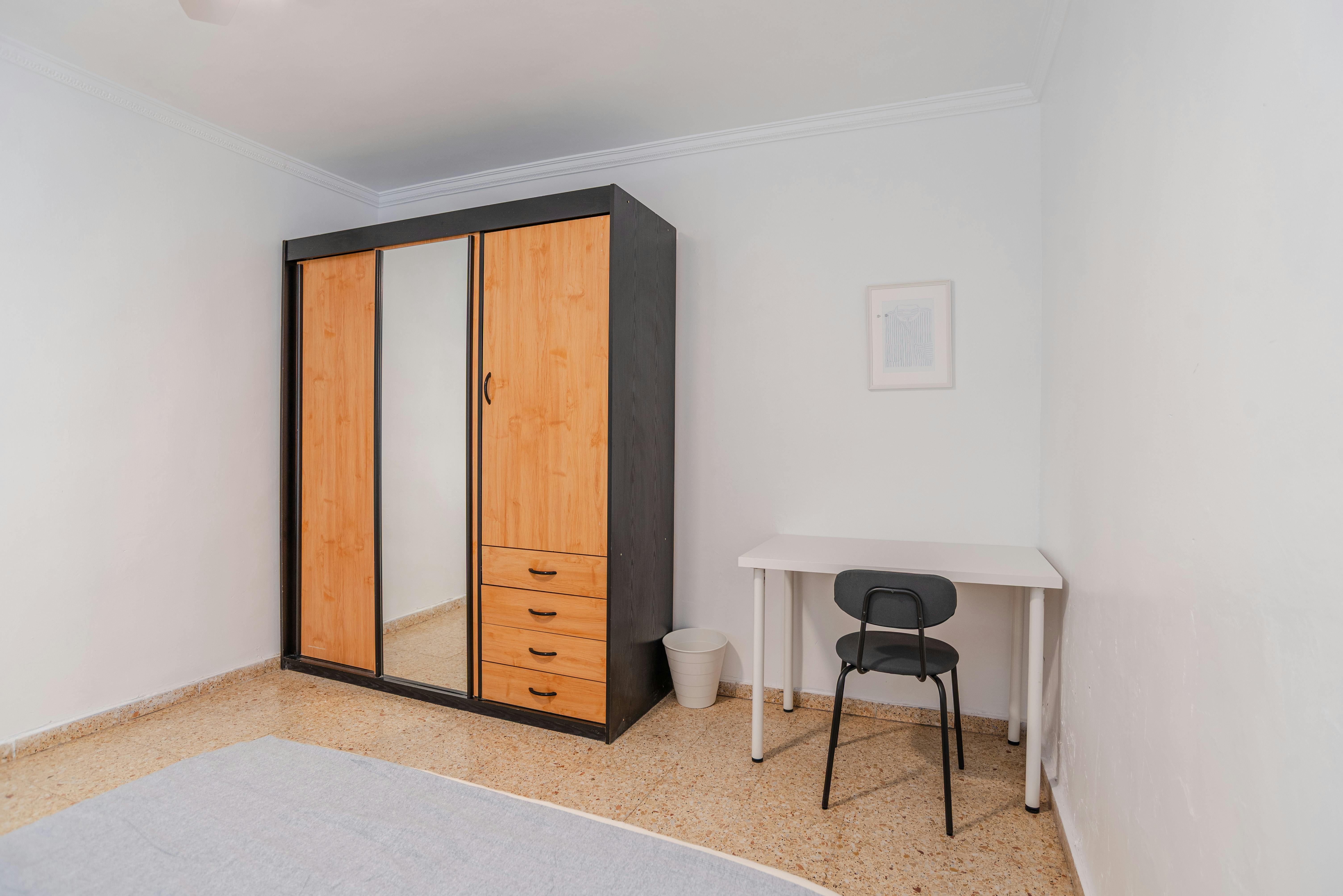 Single room Xirivella, 1 bed, 11m² — photo 25