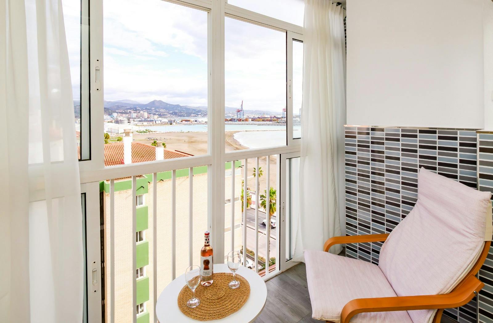 Apartment for rent for €9,999 per month in Málaga, Calle Mendoza
