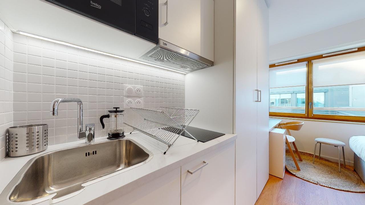 Studio for rent for €1,550 per month in Paris, Impasse des 2 Cousins