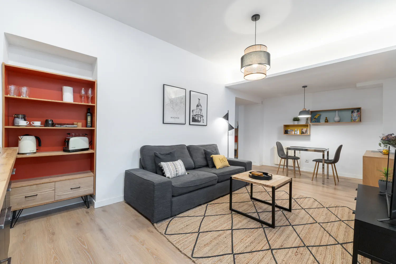 1-Bedroom Apartment in Calle del Reloj, Madrid (1690840) ROOM 1