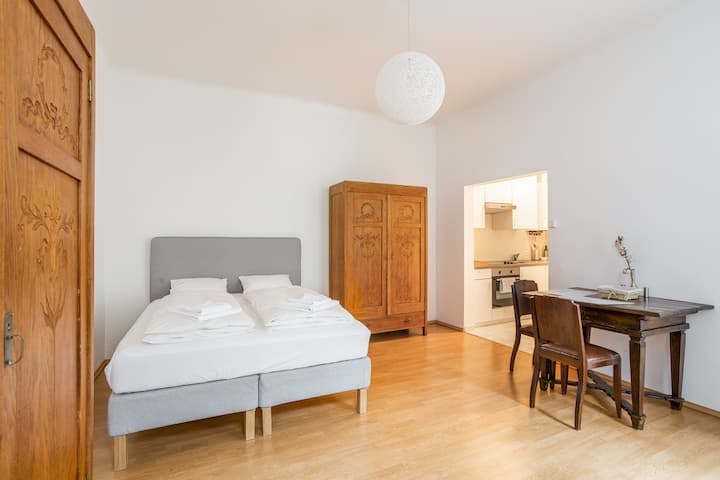 Apartment for rent for €1,149 per month in Vienna, Liebhartsgasse