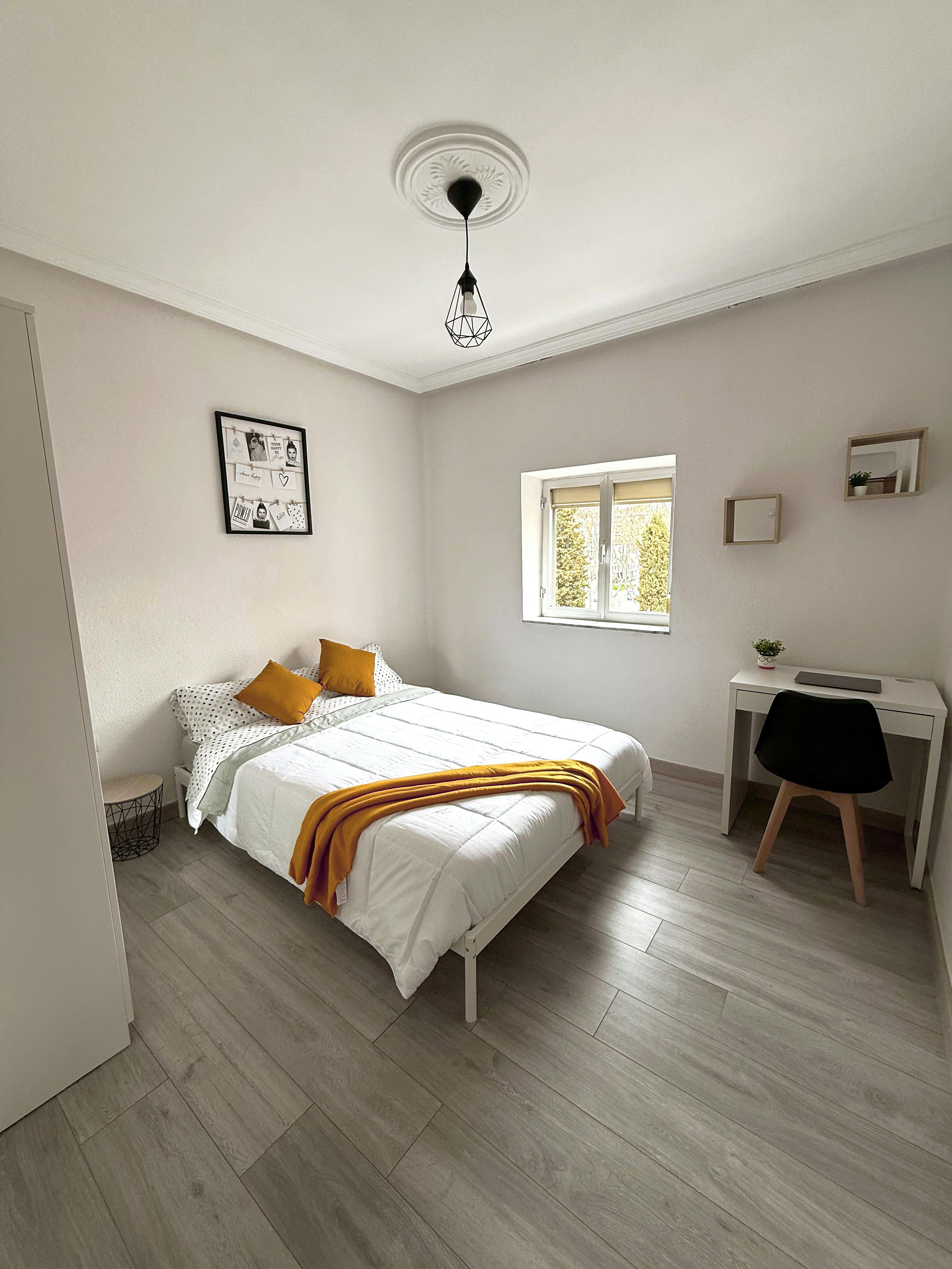 Chambre privée à louer pour 360 €/mois à Salamanca, Calle Trébol