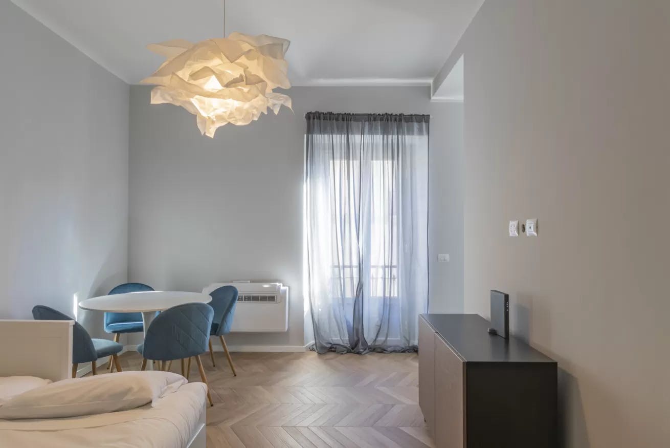 Studio for rent for €1,900 per month in Milan, Via Curtatone