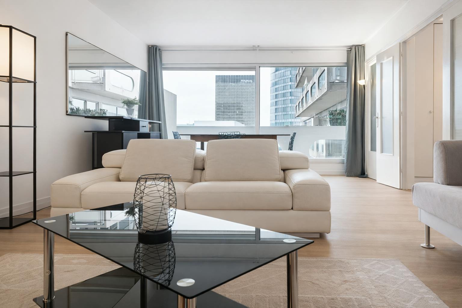 Apartment for rent for €2,700 per month in Courbevoie, Galerie des Damiers