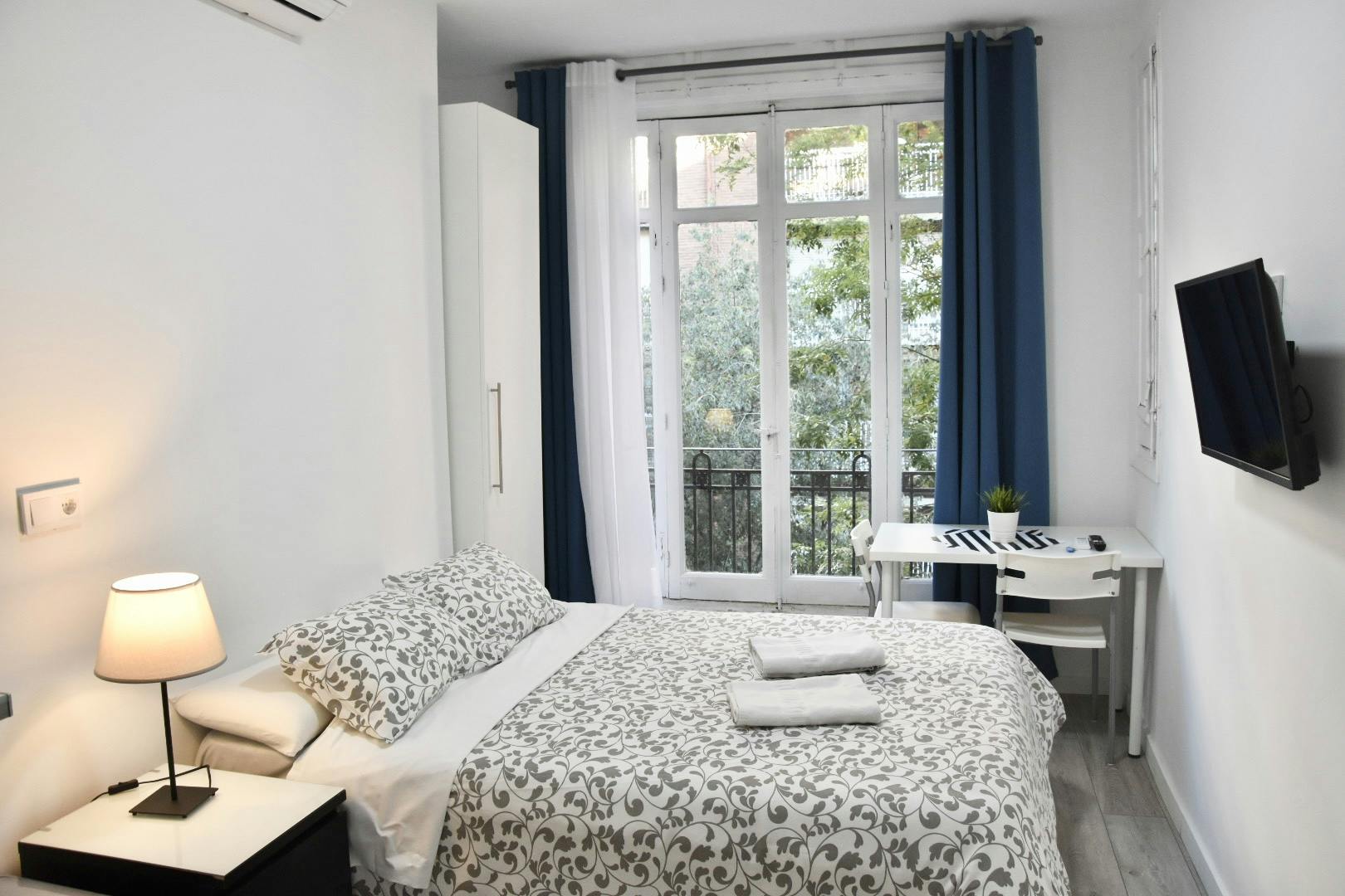 Studio for rent for €1,399 per month in Madrid, Calle de Vallehermoso