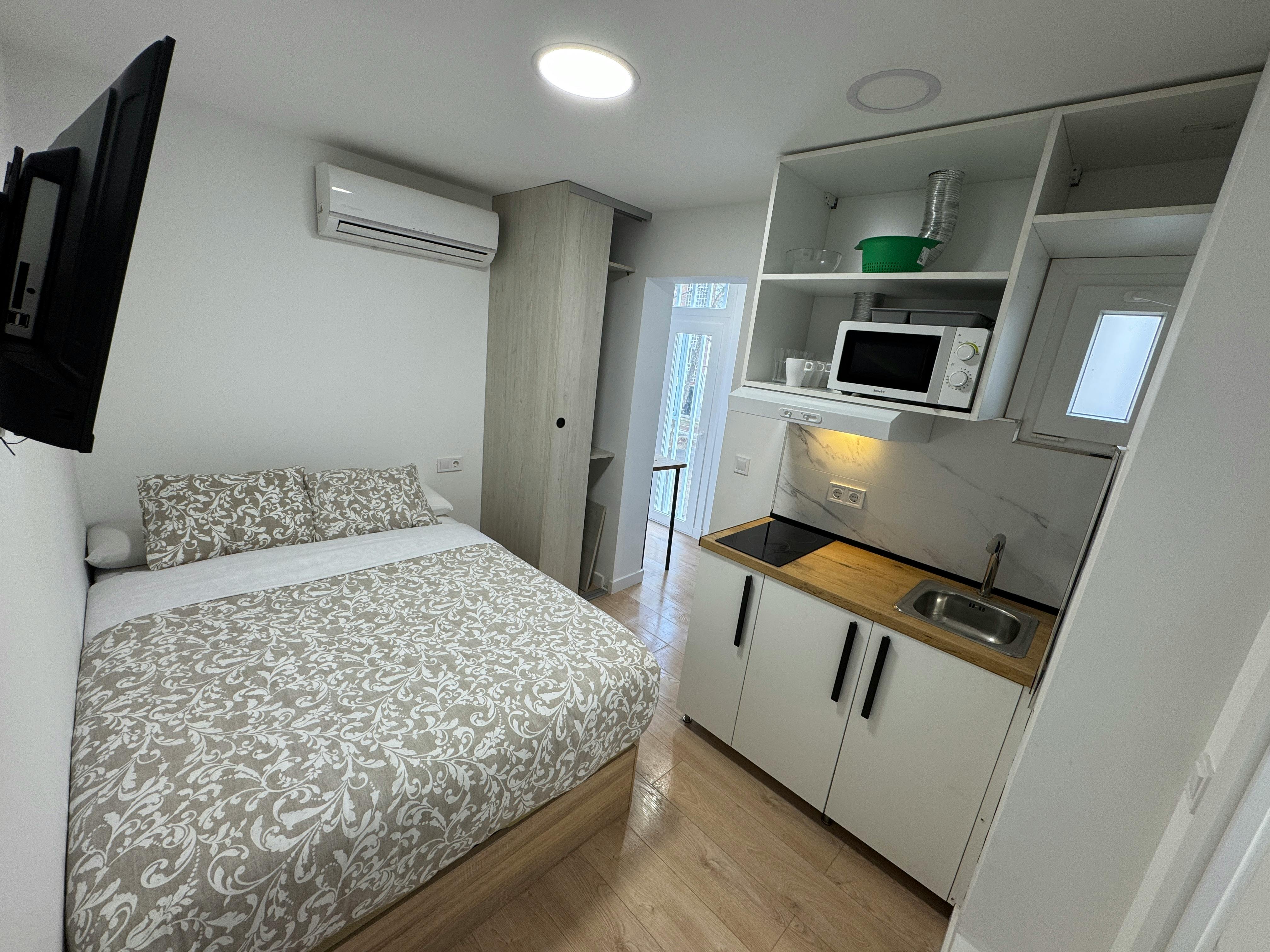 Studio for rent for €1,399 per month in Madrid, Calle Ruidera