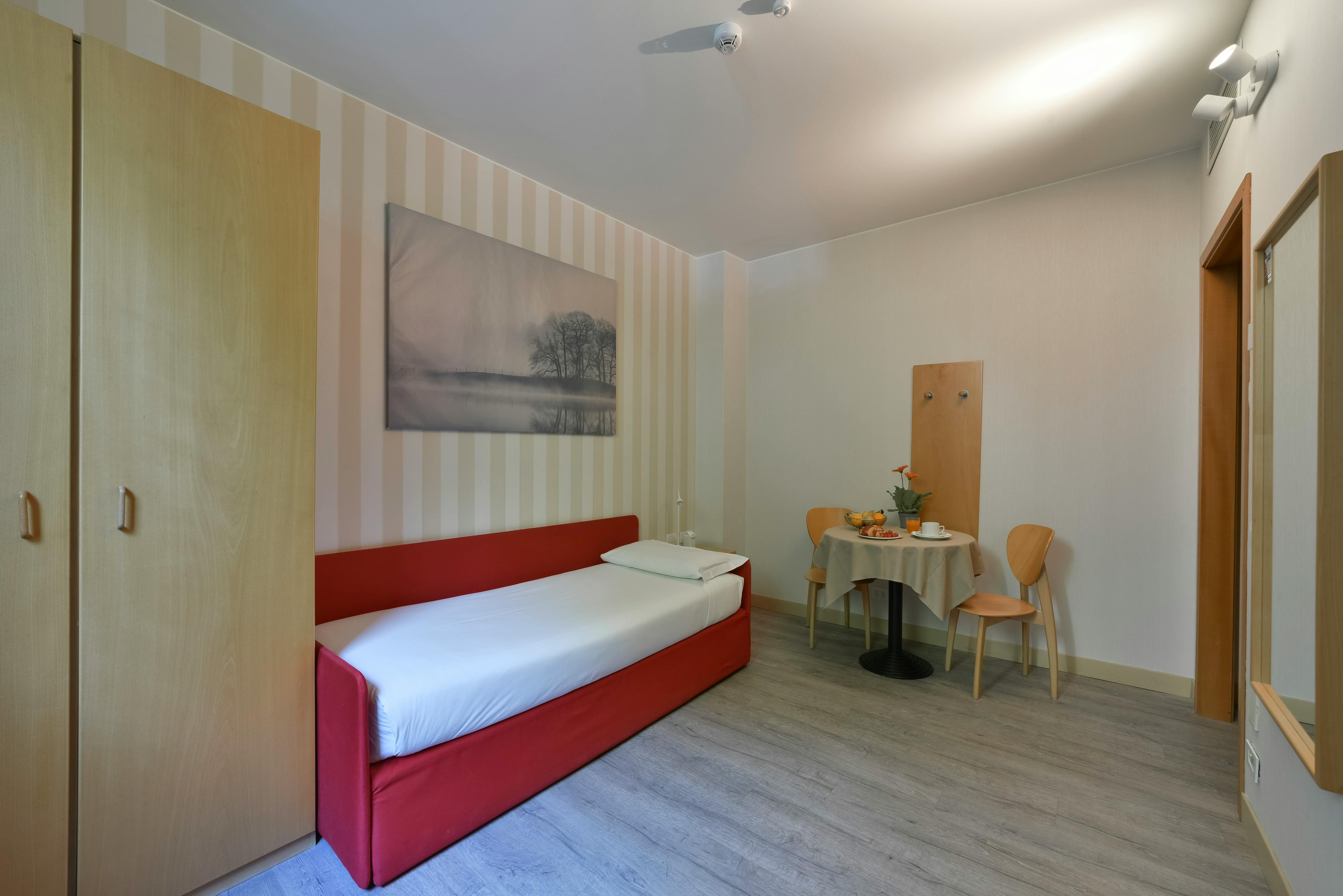 Studio for rent for €3,025 per month in Milan, Via Domenichino