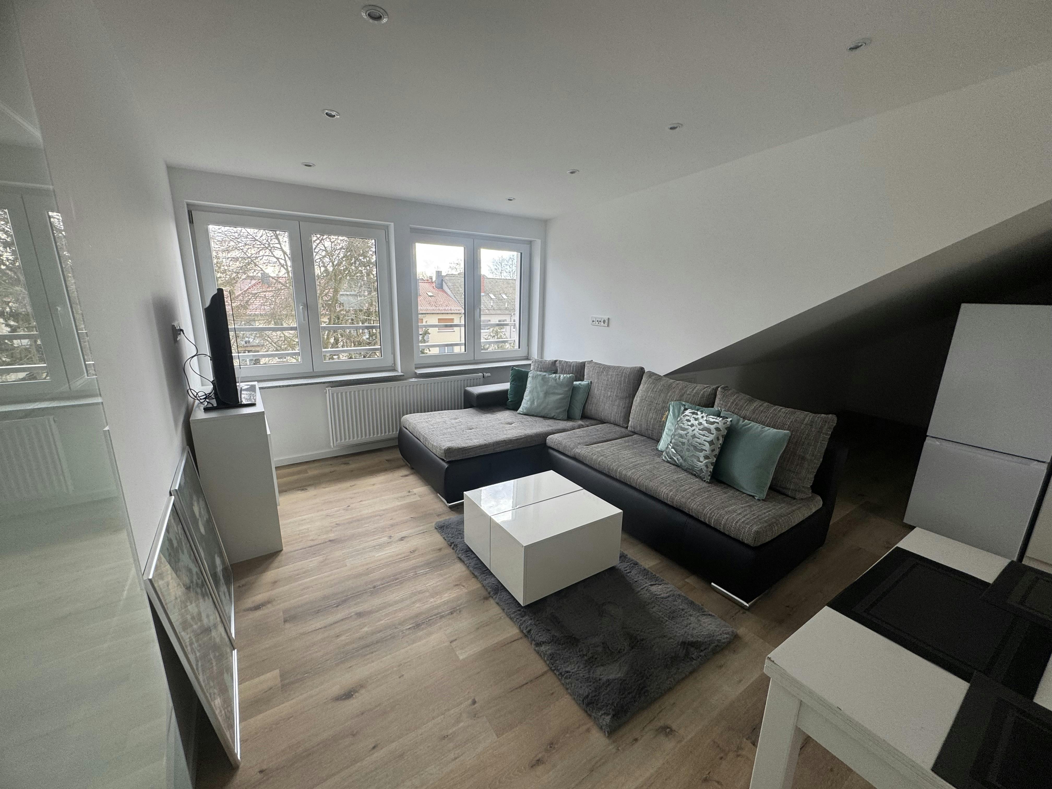 Building for rent for €1,390 per month in Ludwigshafen am Rhein, Fürstenstraße