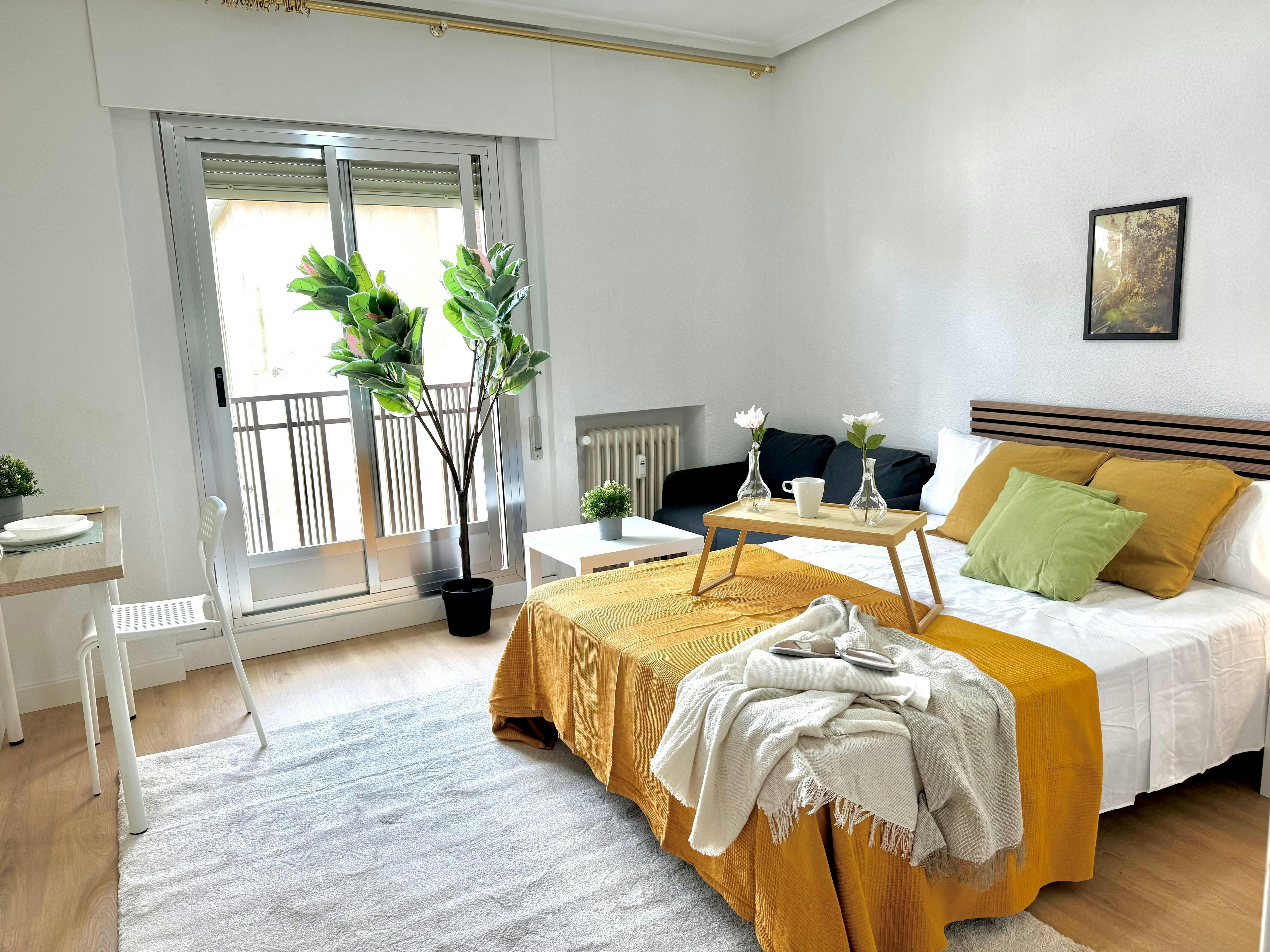 Shared room for rent for €789 per month in Madrid, Calle de Hortaleza