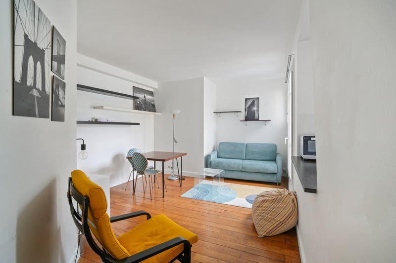 Apartment for rent for €2,600 per month in Paris, Rue Surcouf