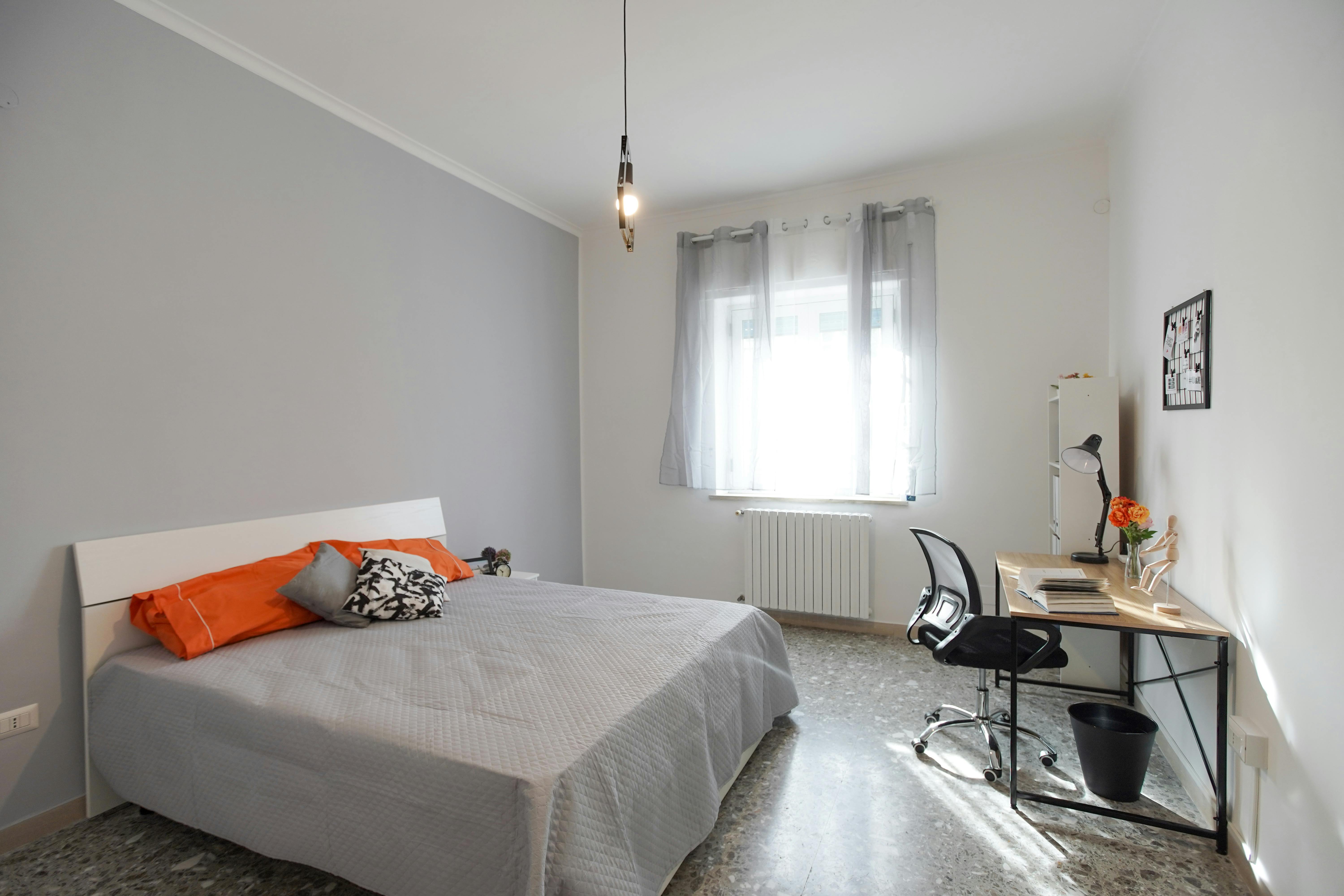 WG-Zimmer zu mieten für 530 € pro Monat in Pozzuoli, Viale Bognar