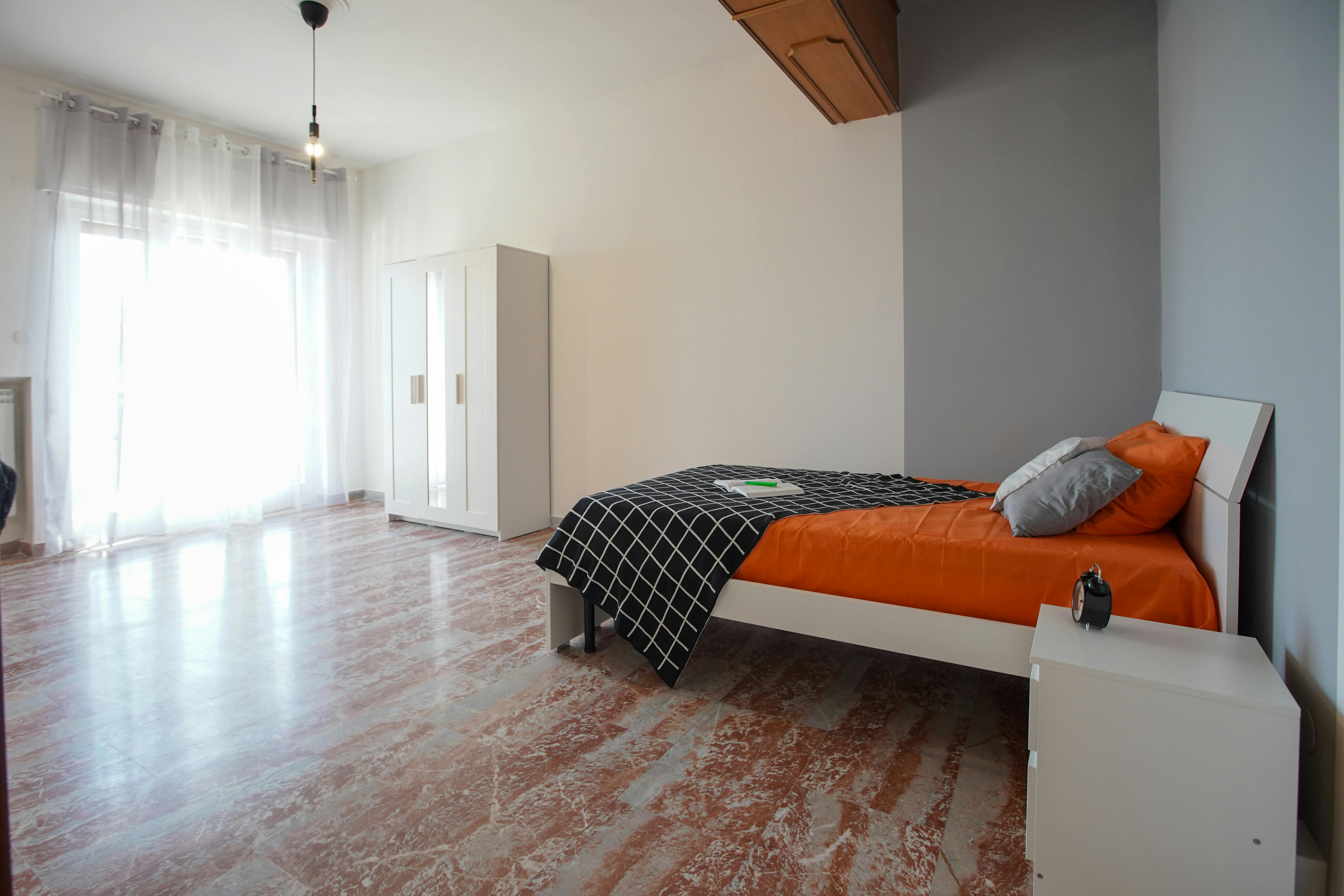 Private room for rent for €550 per month in Naples, Via Pietro Castellino