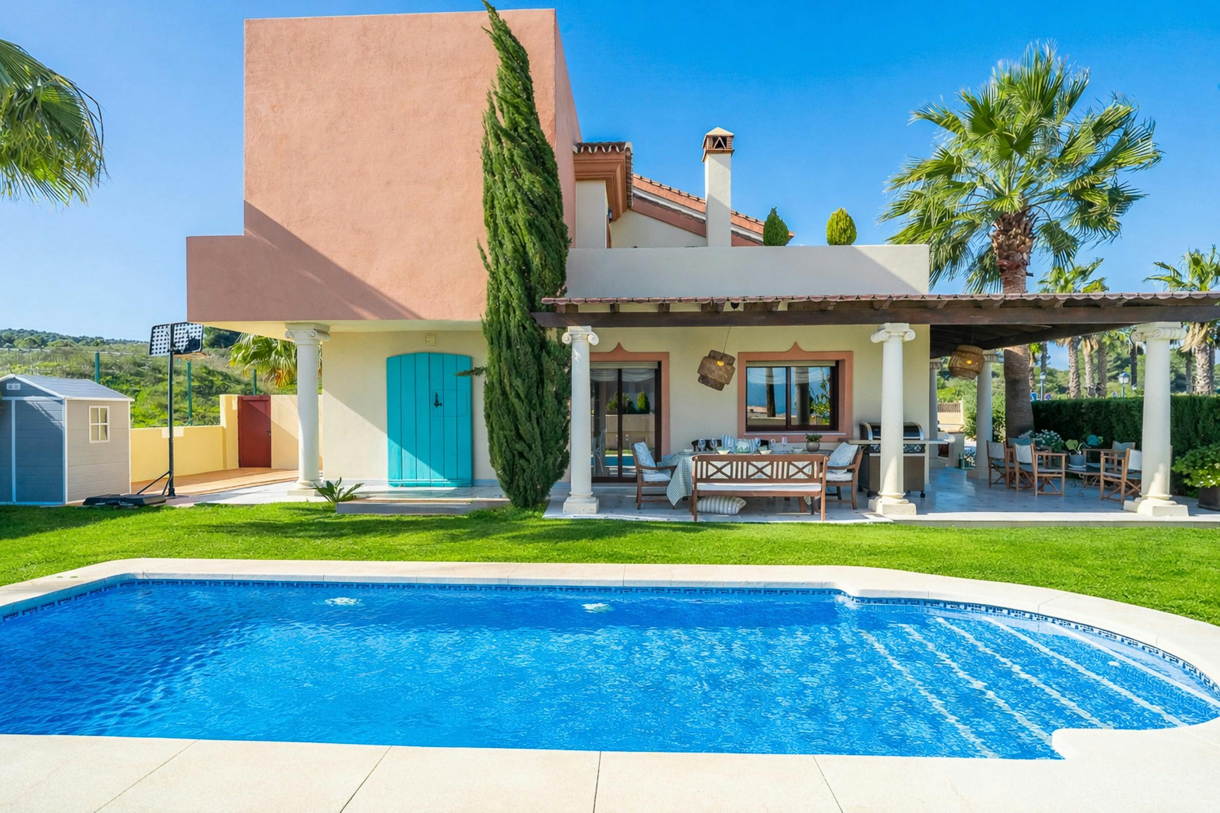 House for rent for €9,999 per month in Coín, Calle Sauce
