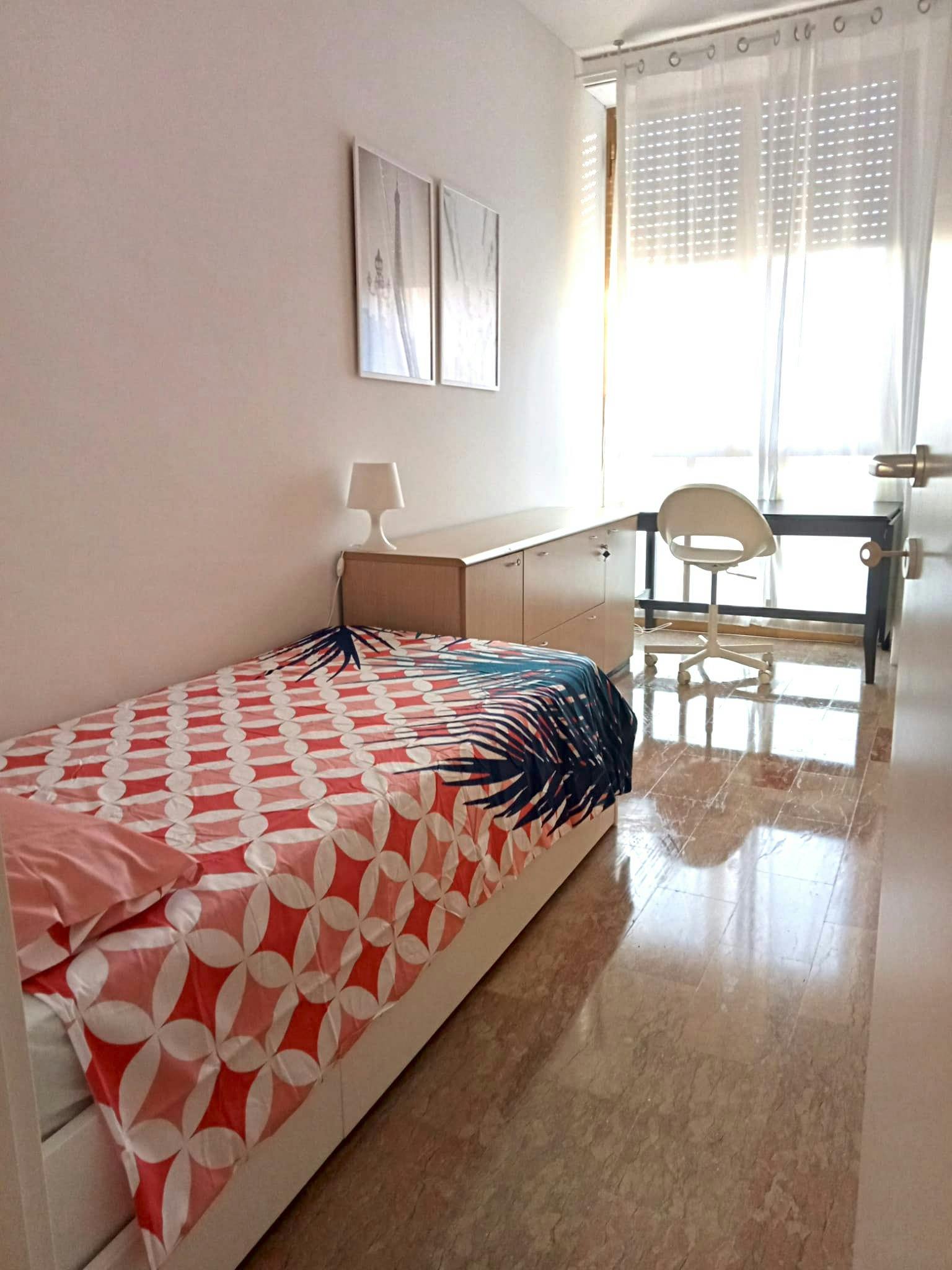 Private room for rent for €950 per month in Milan, Via Medardo Rosso