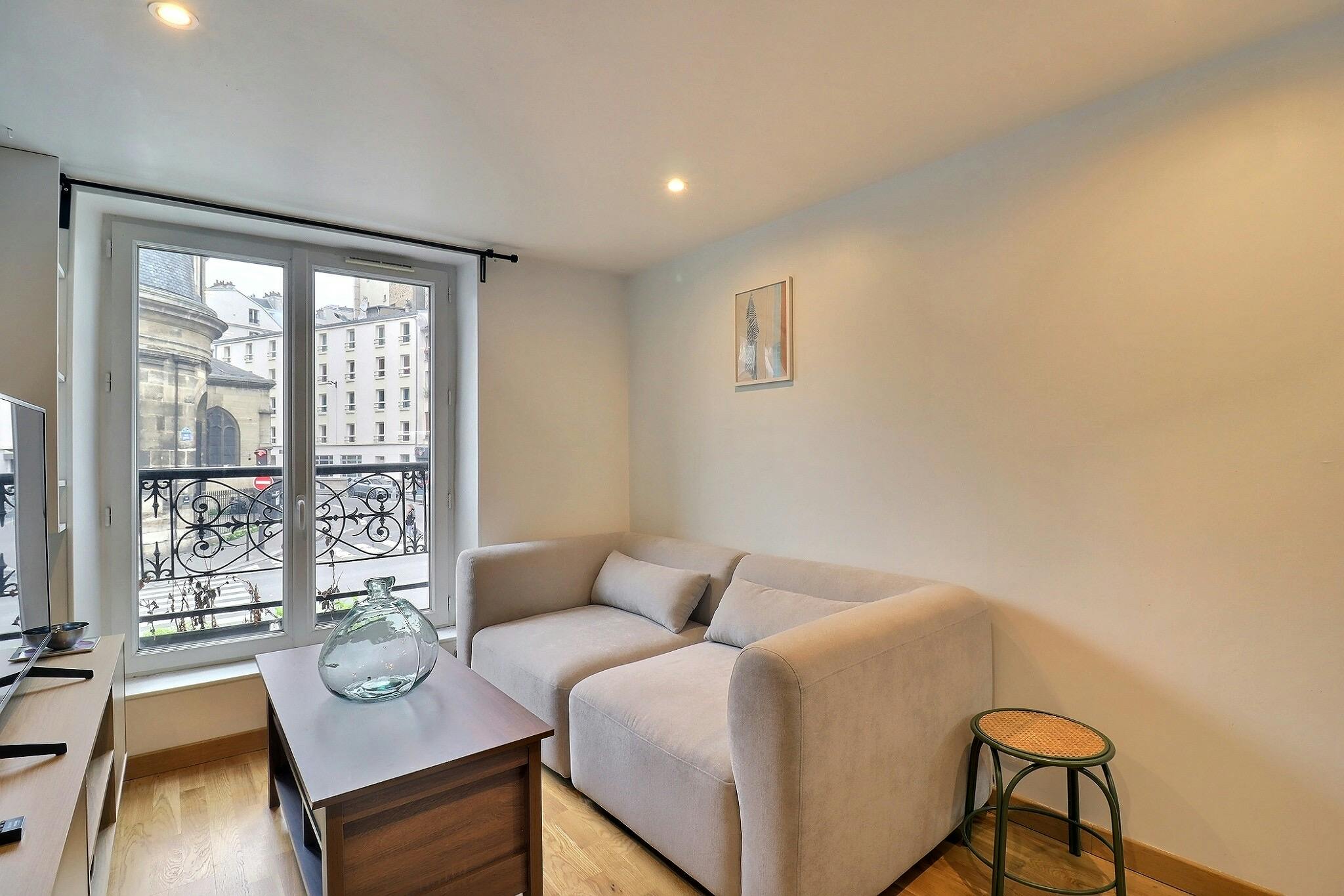 Apartment for rent for €1,448 per month in Paris, Rue du Faubourg Saint-Martin