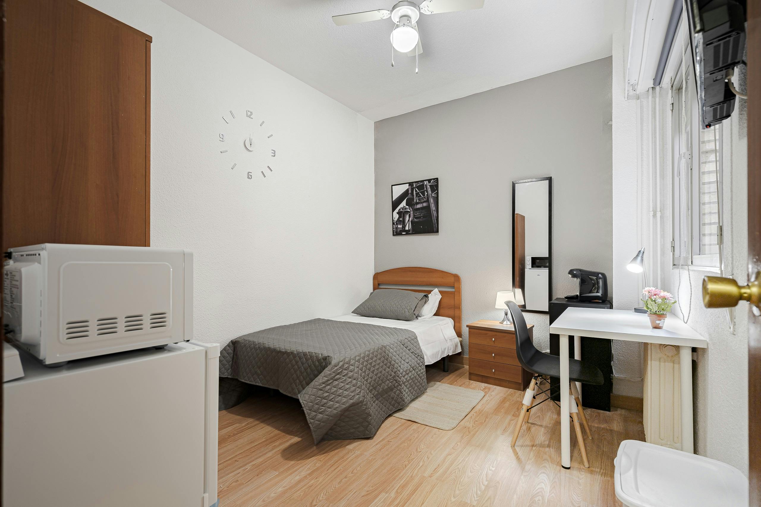 Private room for rent for €460 per month in Alcalá de Henares, Calle Tinte