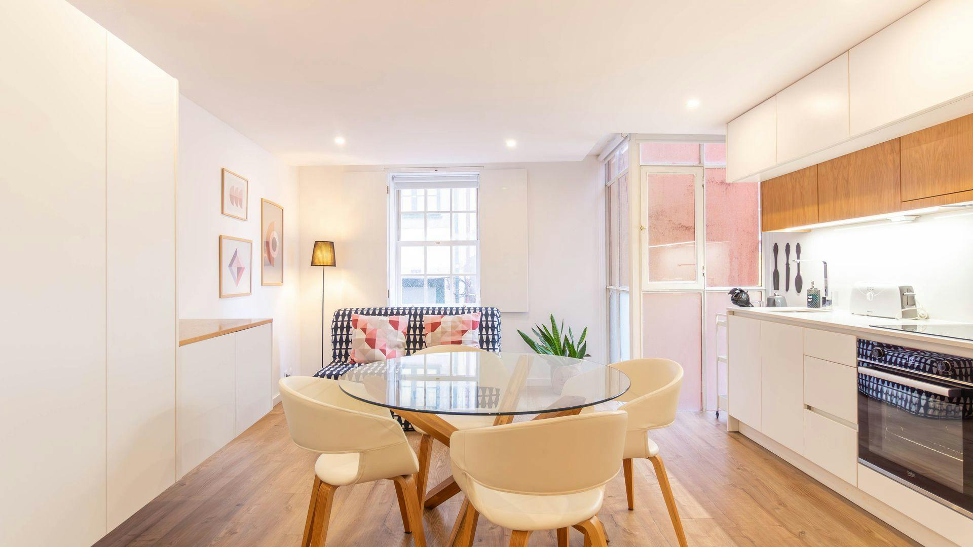 Apartamento para alugar por € 1.039 por mês em Porto, Rua da Bainharia