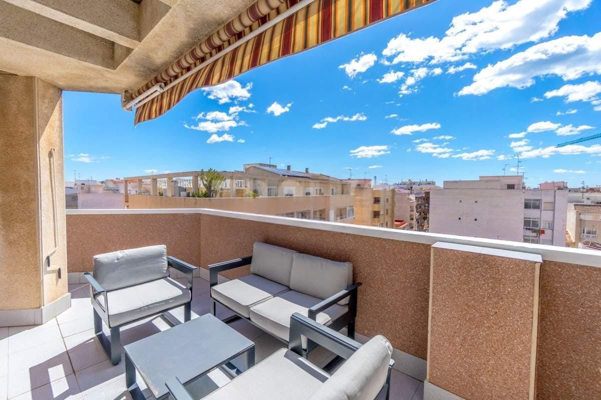 Квартира за оренду для 950 EUR на місяць у Torrevieja, Calle Patricio Zammit
