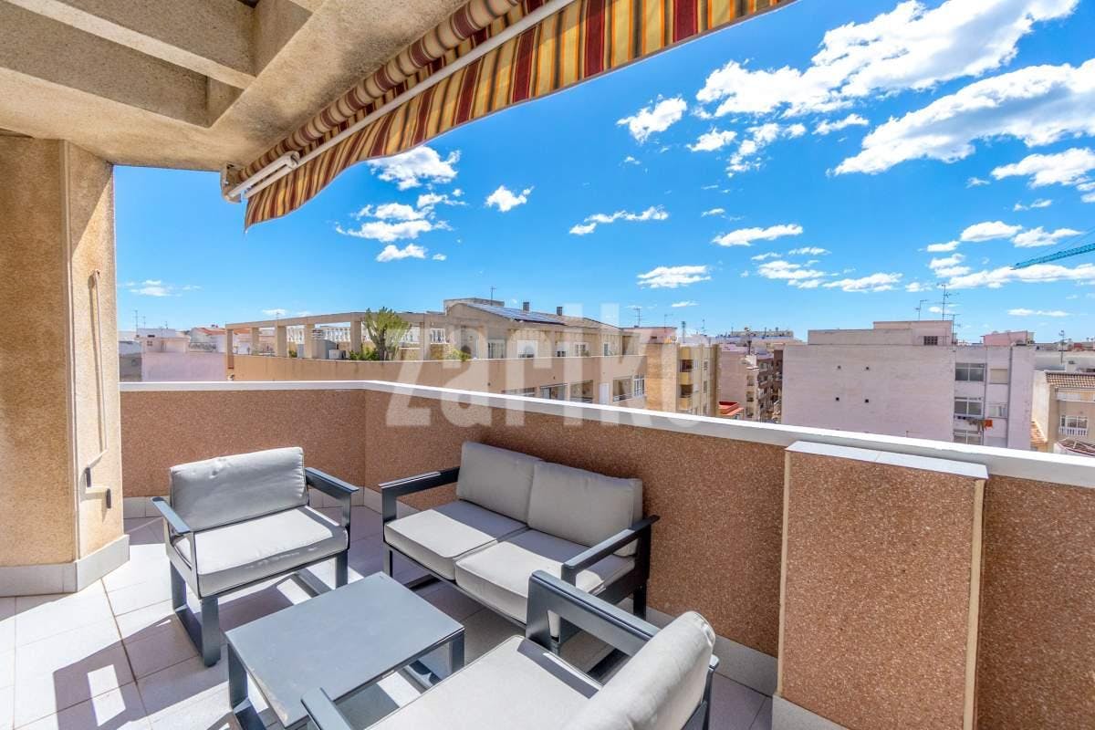 Lägenhet att hyra för 950 € i månaden i Torrevieja, Calle Patricio Zammit
