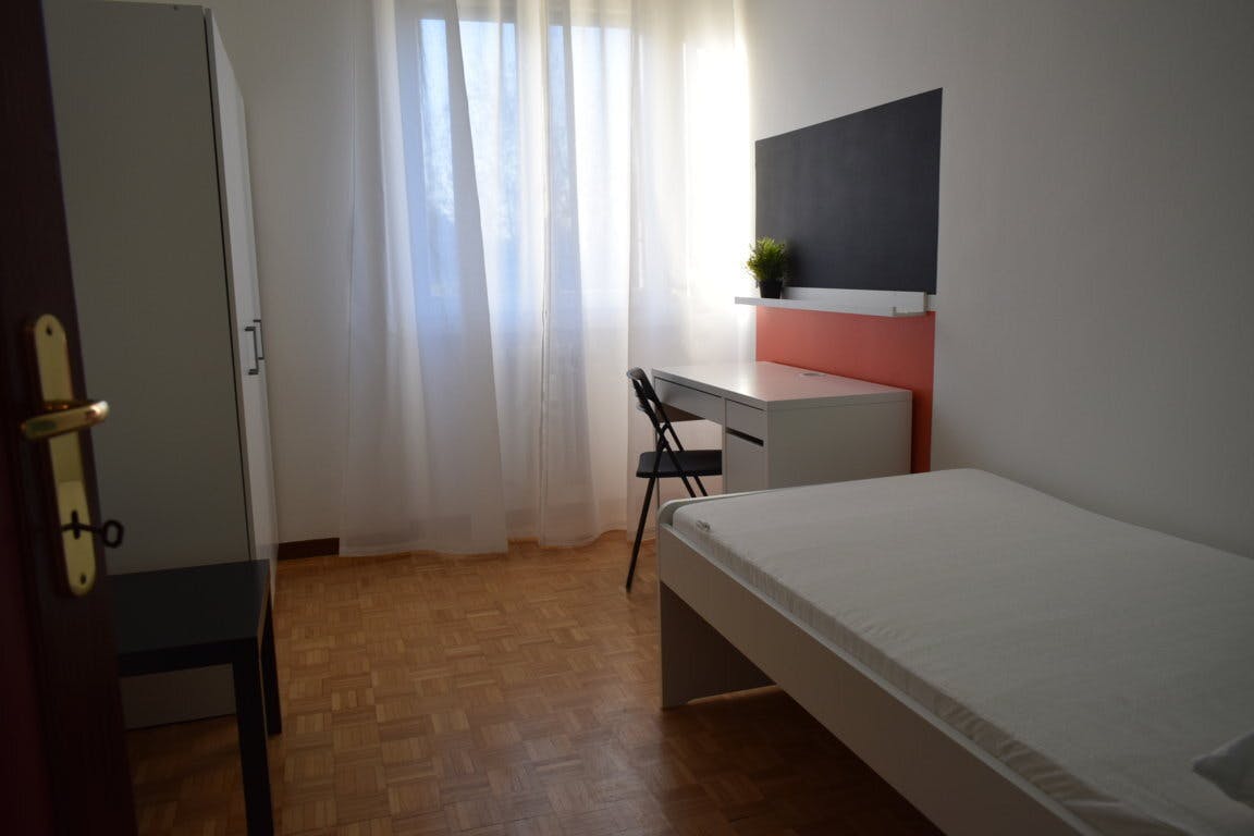 Private room for rent for €600 per month in Brescia, Via Rocca d'Anfo